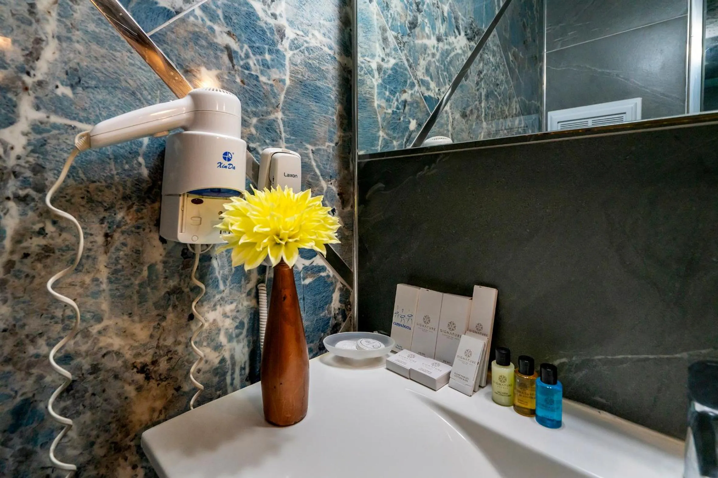 Shower in SIGNATURE GARDEN AVANOS Hotel & SPA