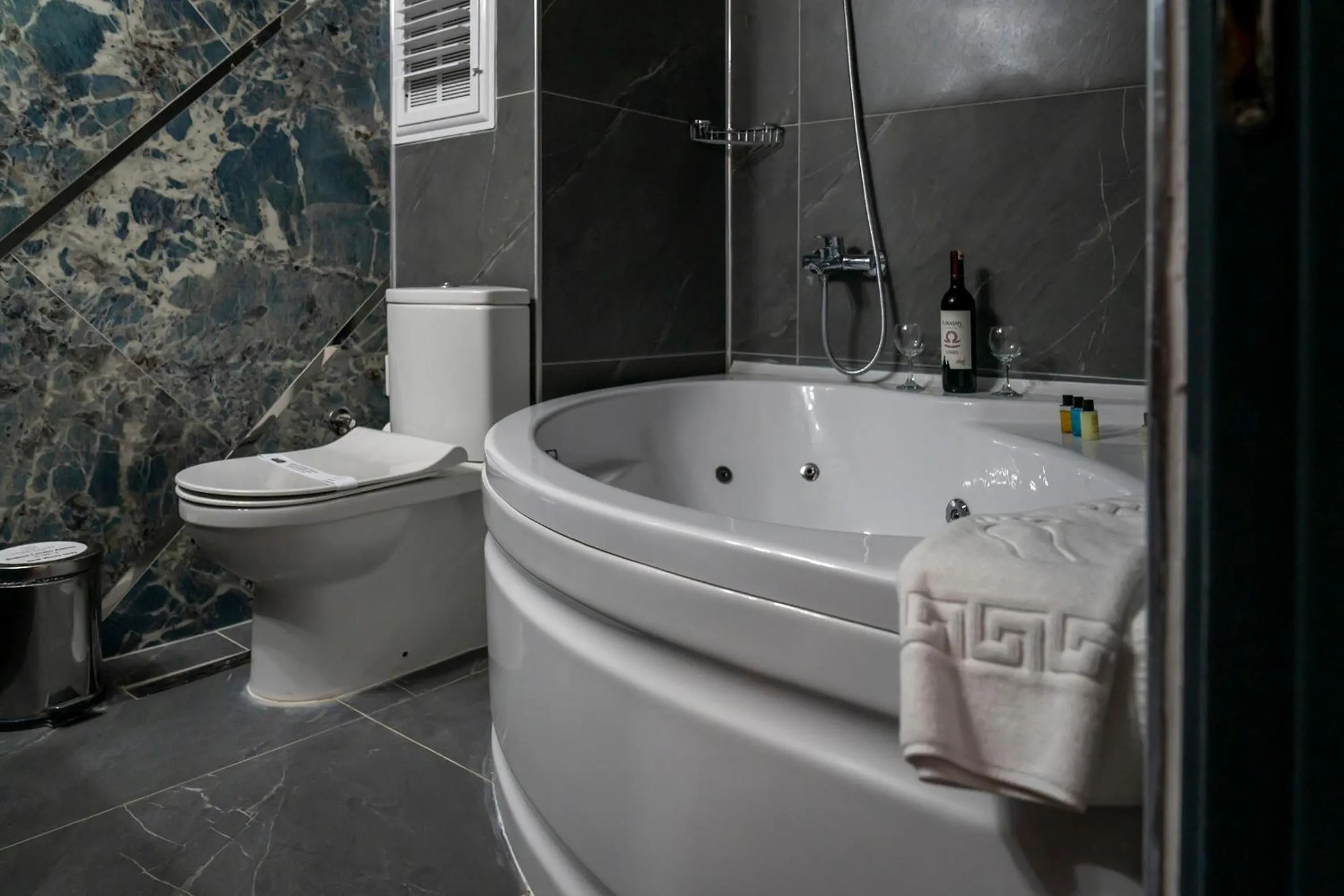 Bath in SIGNATURE GARDEN AVANOS Hotel & SPA