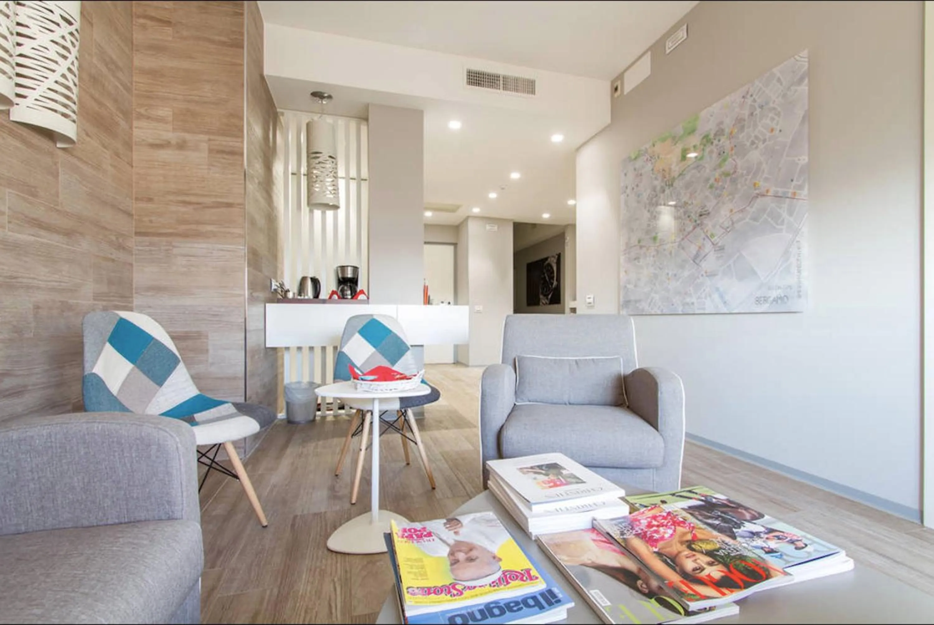 Communal lounge/ TV room in Ginevra Rooms