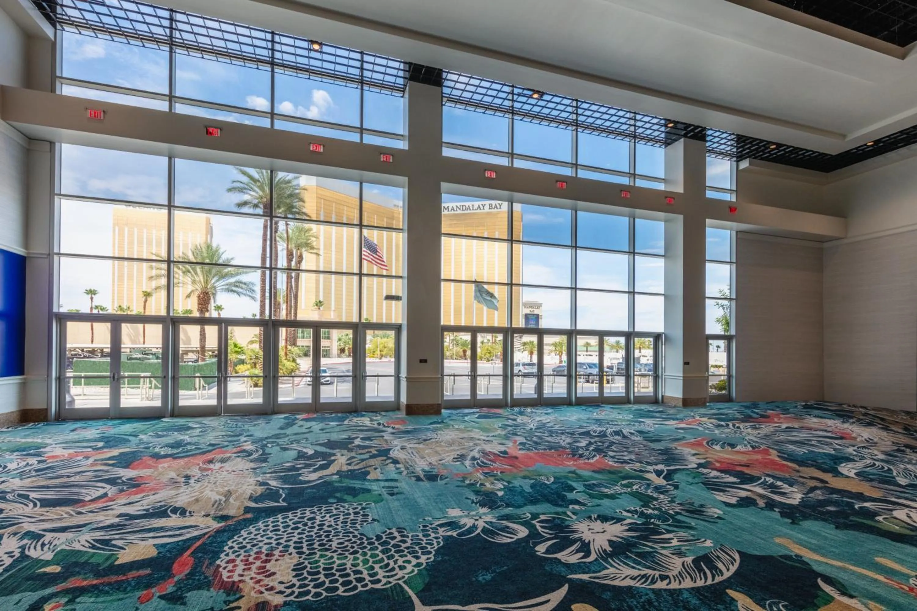 Meeting/conference room, Bed in Mandalay Bay
