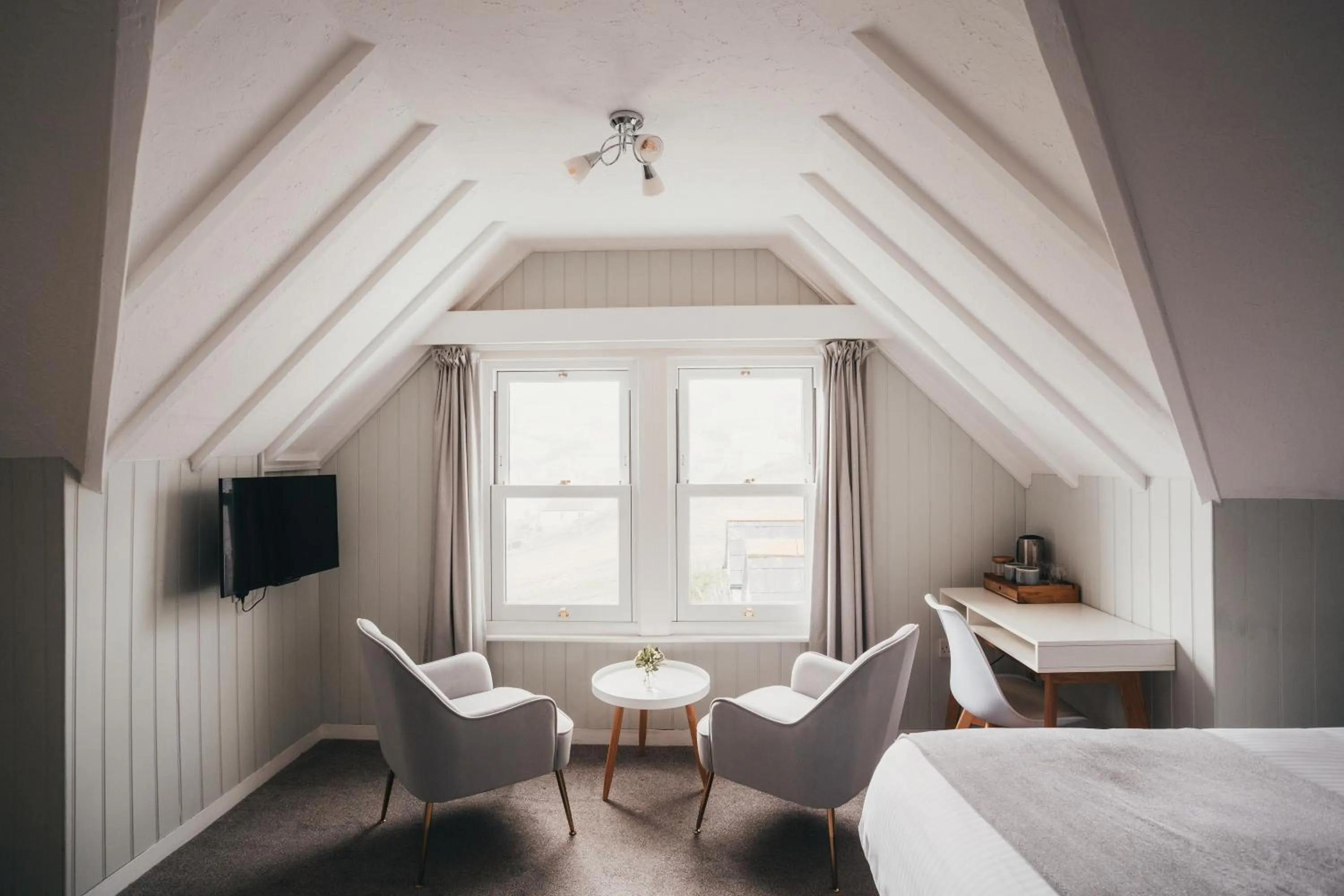 Seating area, Bed in The Bay Hotel