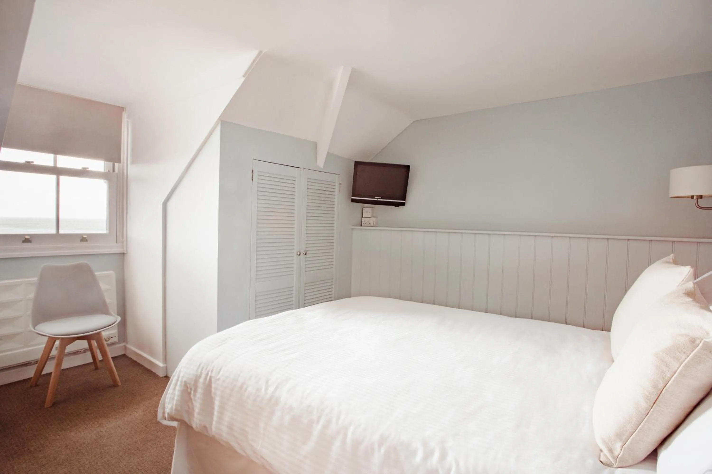 Bedroom, Bed in The Bay Hotel