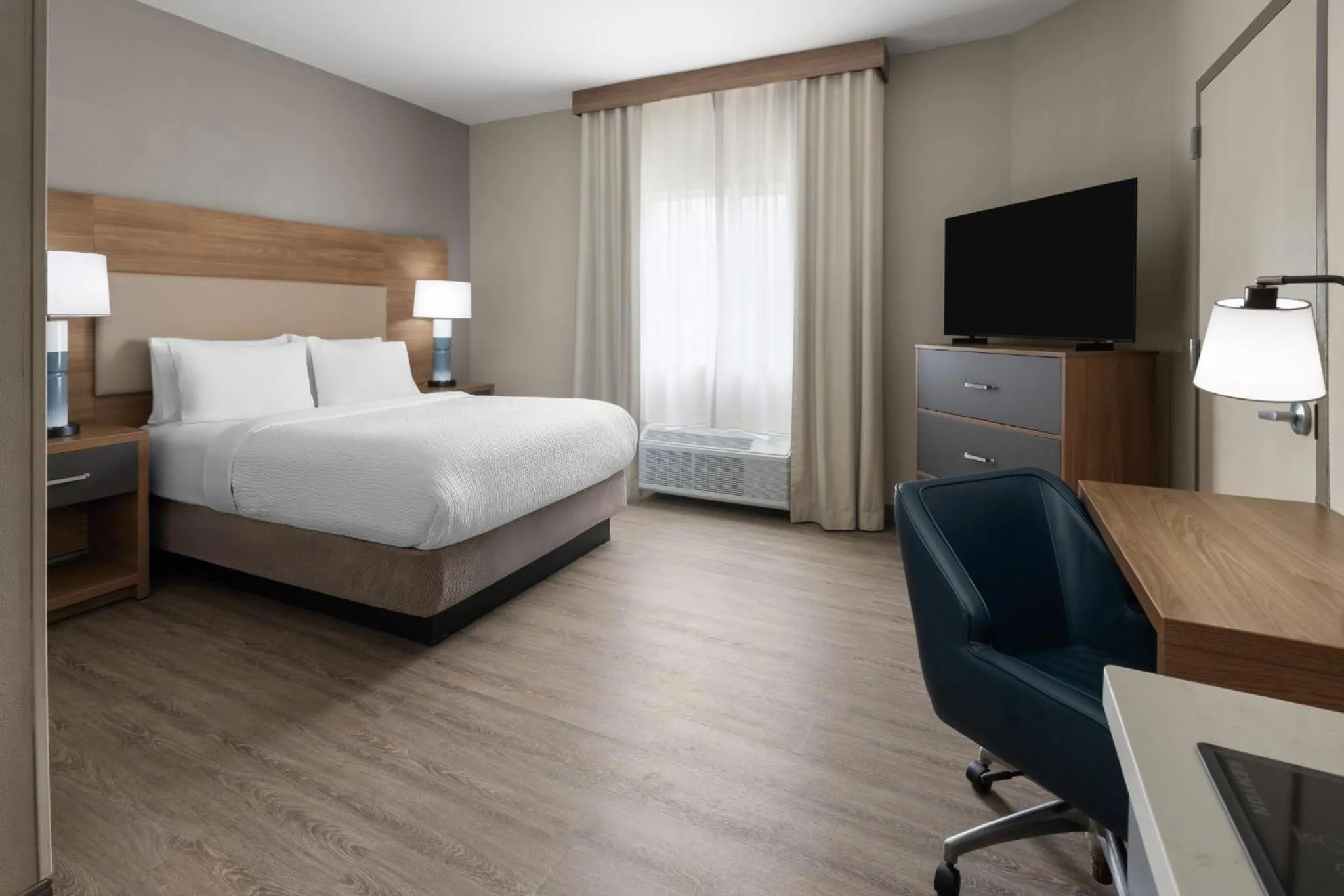 Photo of the whole room, Bed in Candlewood Suites Aberdeen-Bel Air by IHG