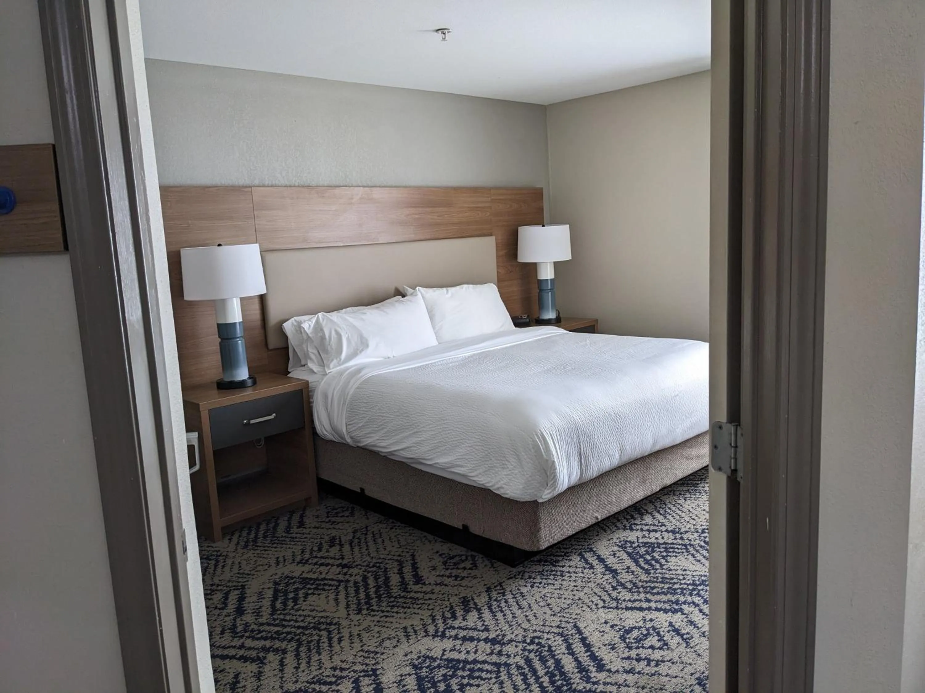 Photo of the whole room, Bed in Candlewood Suites Aberdeen-Bel Air by IHG