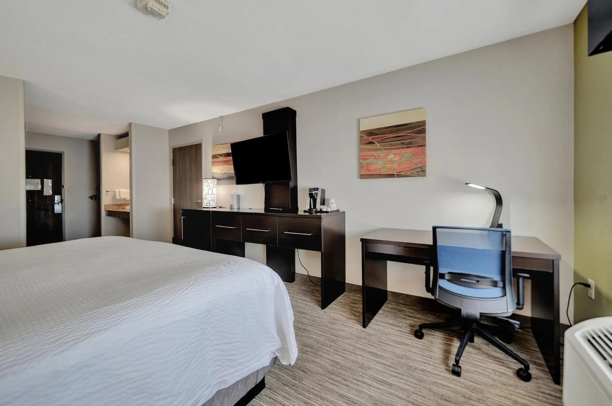 Photo of the whole room, Bed in Holiday Inn Express Hotel & Suites Beatrice by IHG