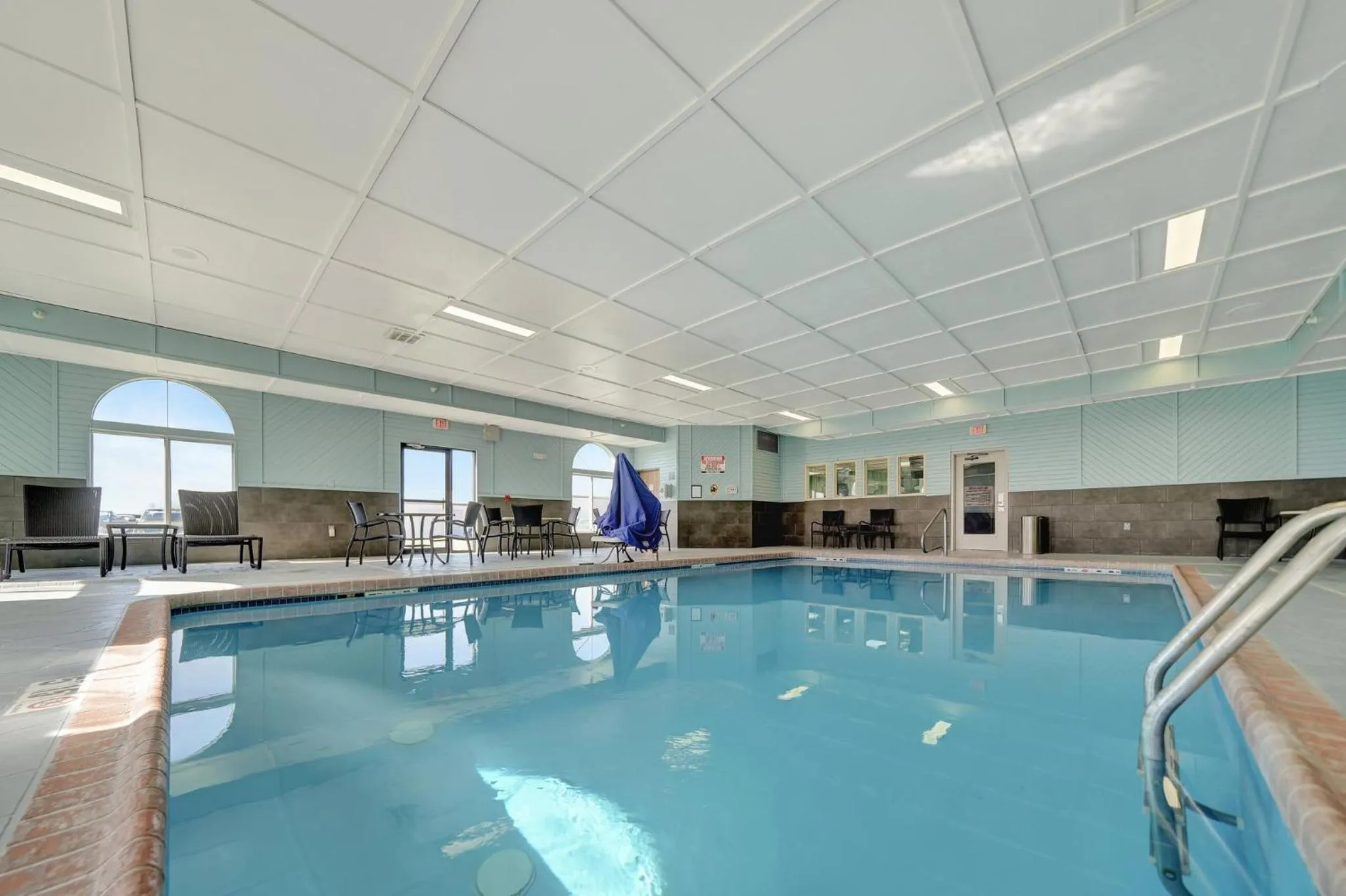 Swimming pool in Holiday Inn Express Hotel & Suites Beatrice by IHG