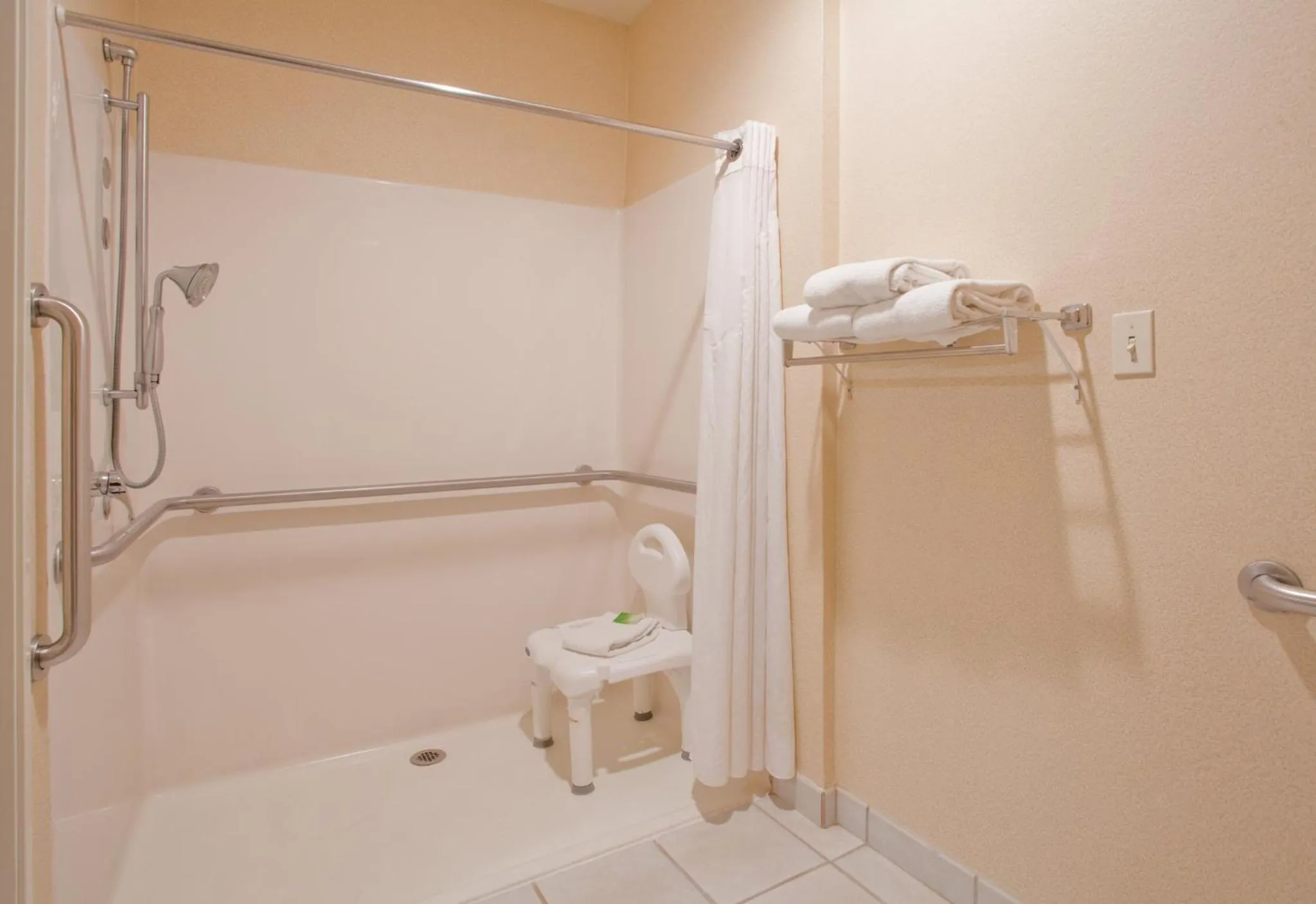 Bathroom in Holiday Inn Express Hotel & Suites Beatrice by IHG