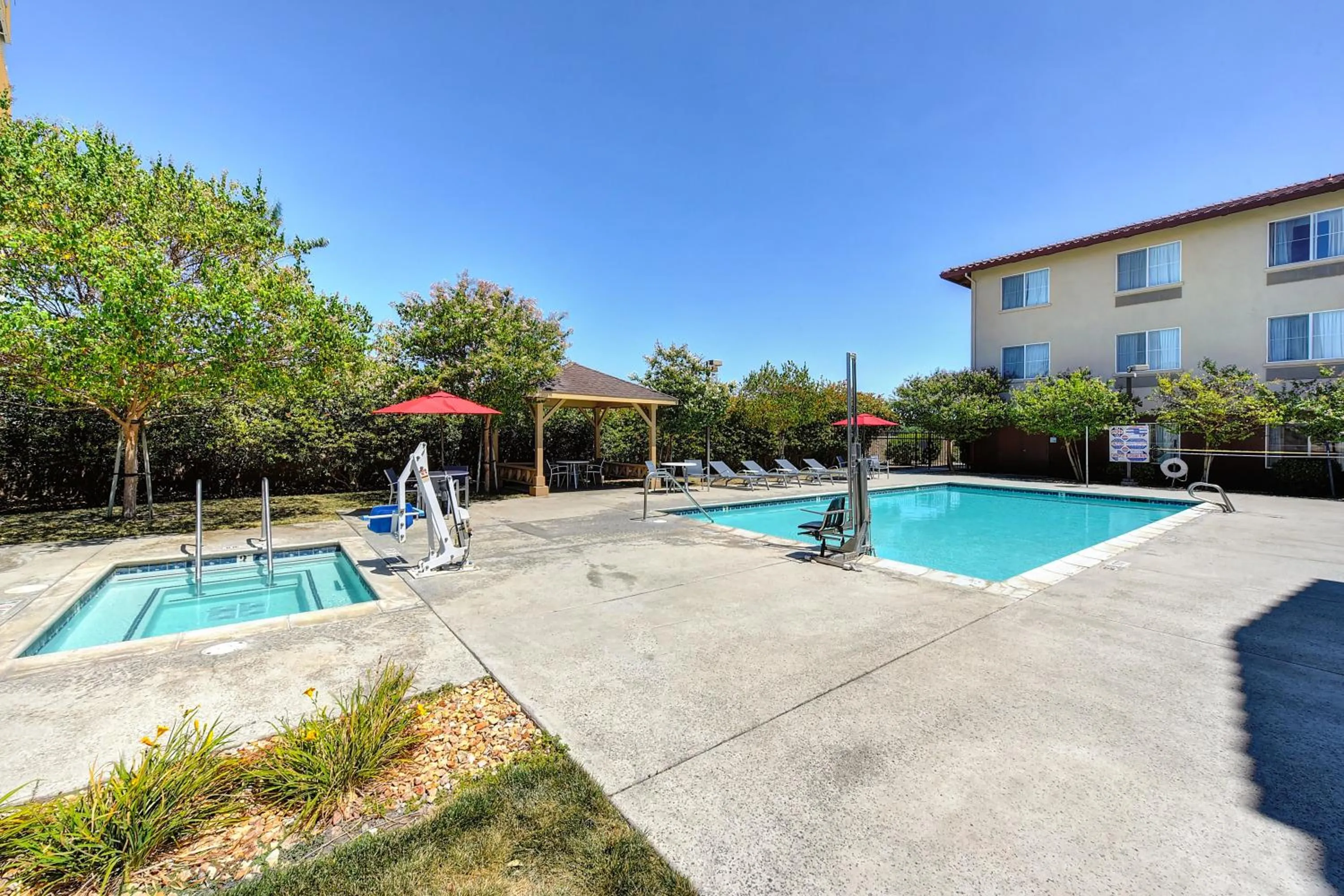 Swimming pool in Holiday Inn Express Hotel & Suites Manteca by IHG