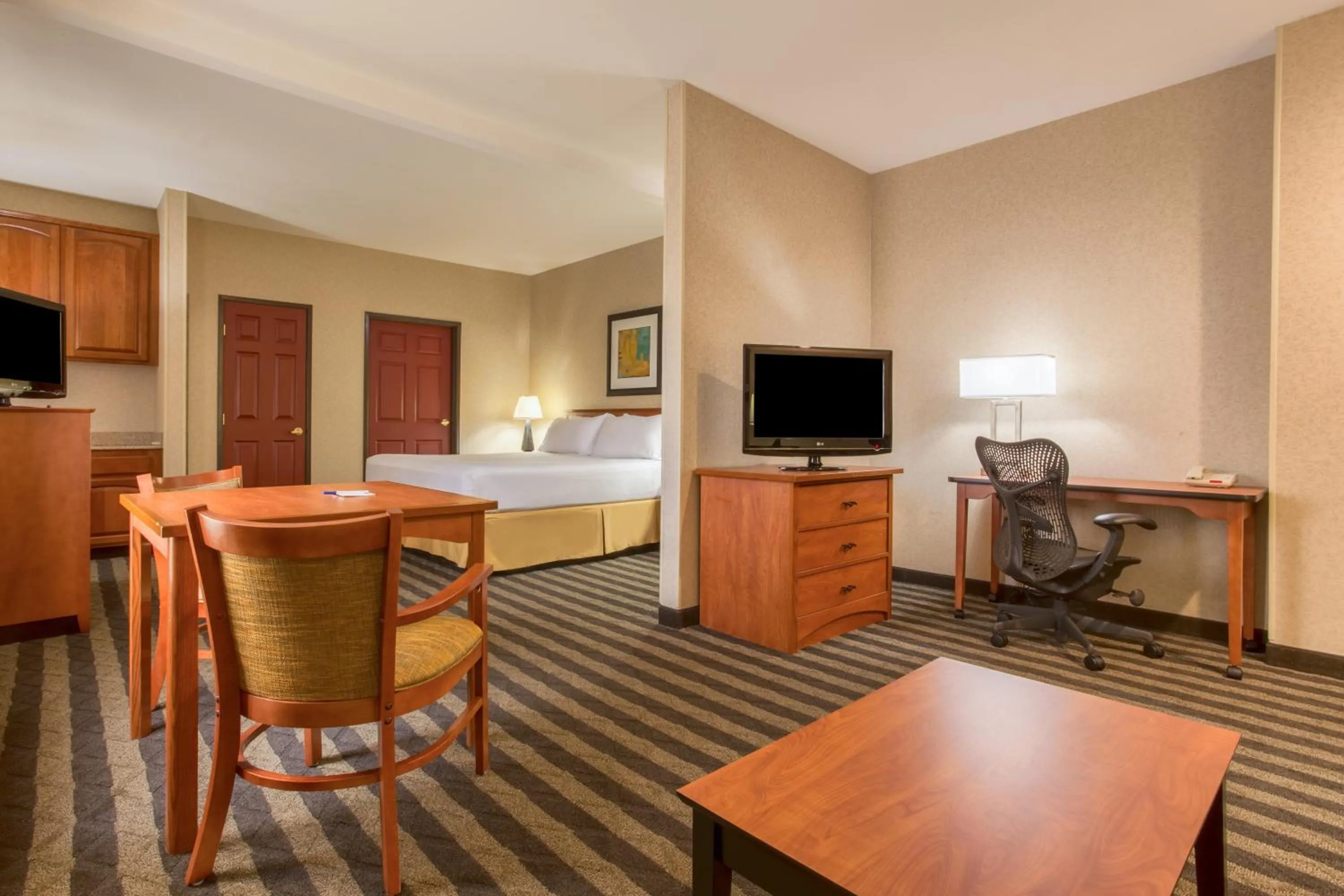 Photo of the whole room, Bed in Holiday Inn Express Hotel & Suites Manteca by IHG