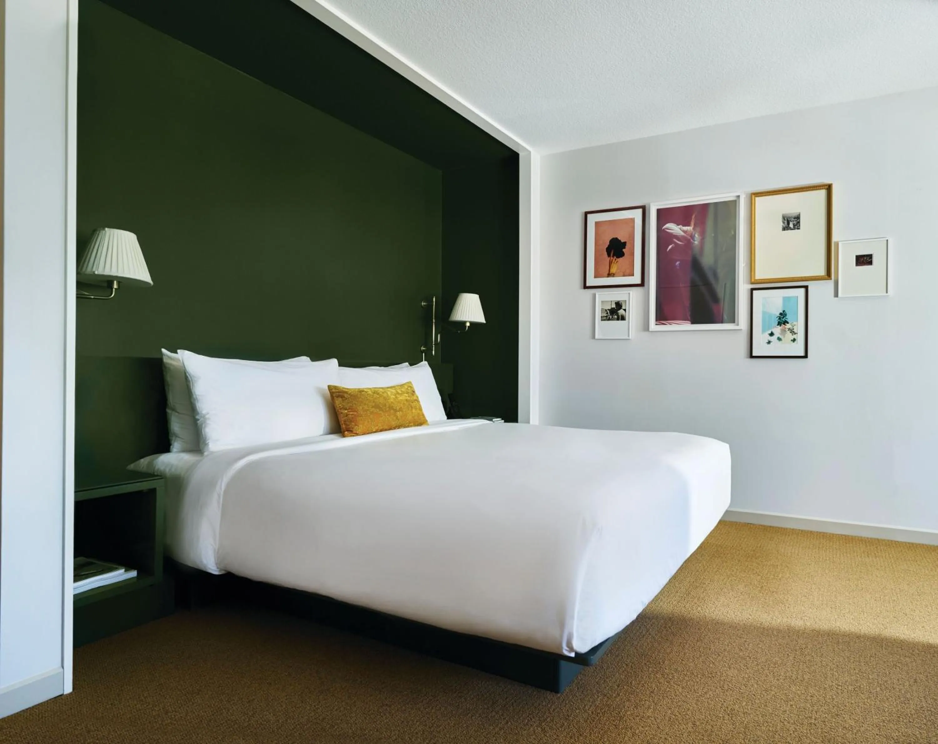 Photo of the whole room, Bed in Park MGM Las Vegas