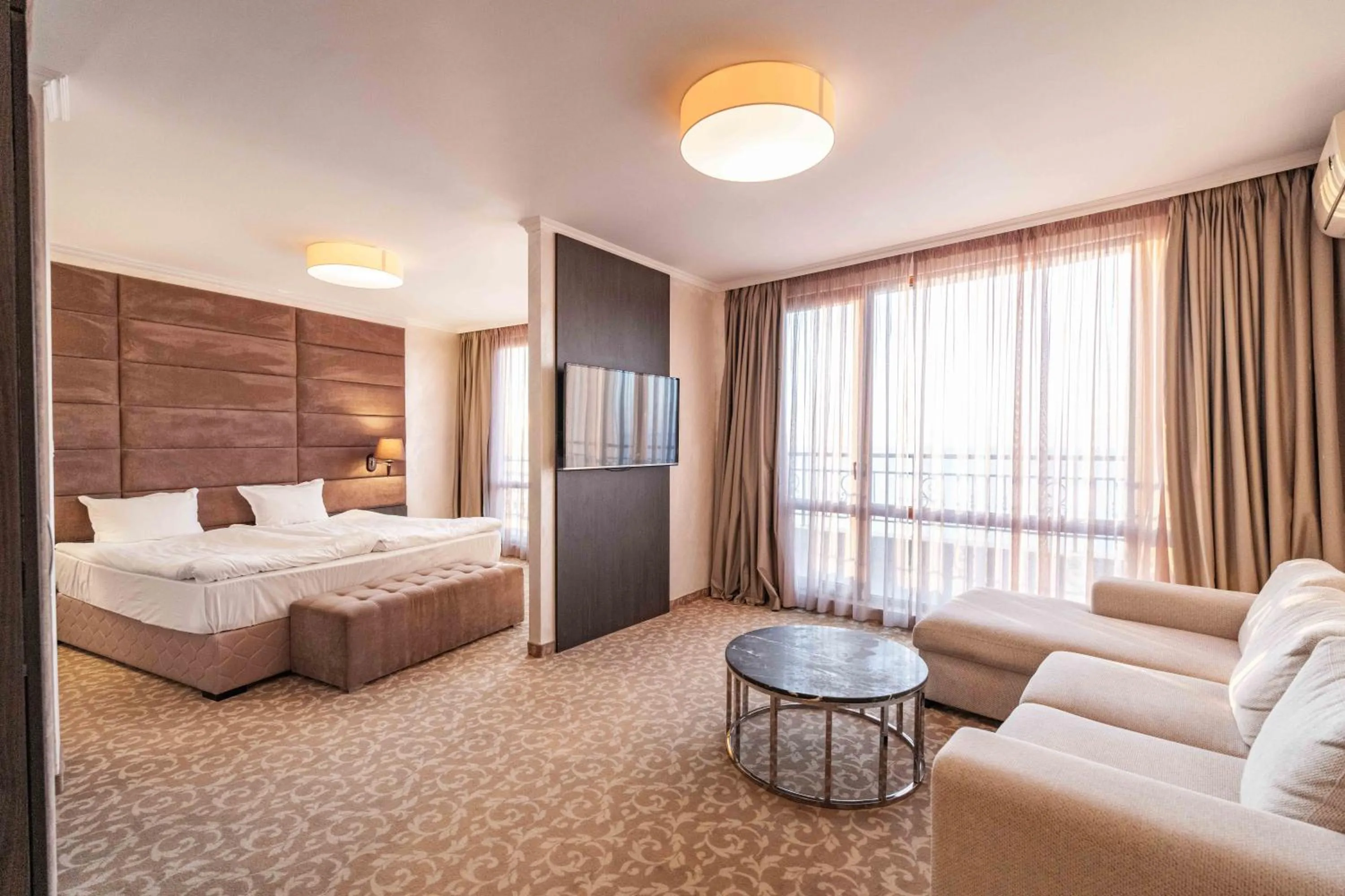 Photo of the whole room, Bed in Grand Hotel Sveti Vlas - Fitness & SPA Hotel