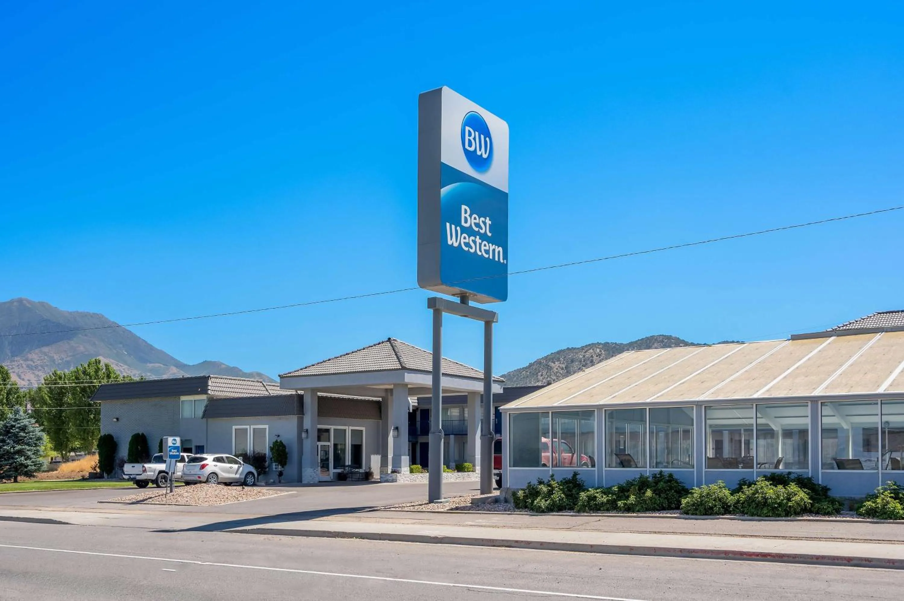 Property building in Best Western Paradise Inn