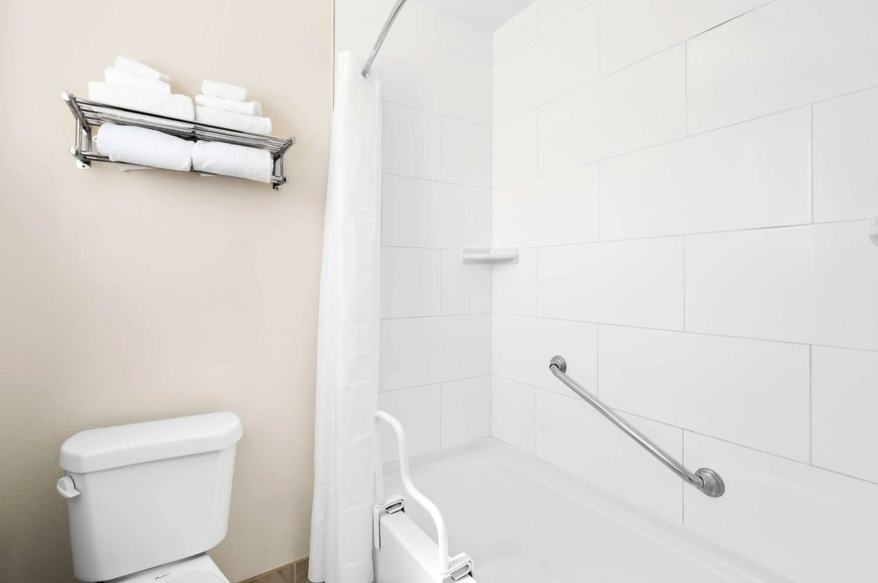 Bathroom in Best Western Paradise Inn
