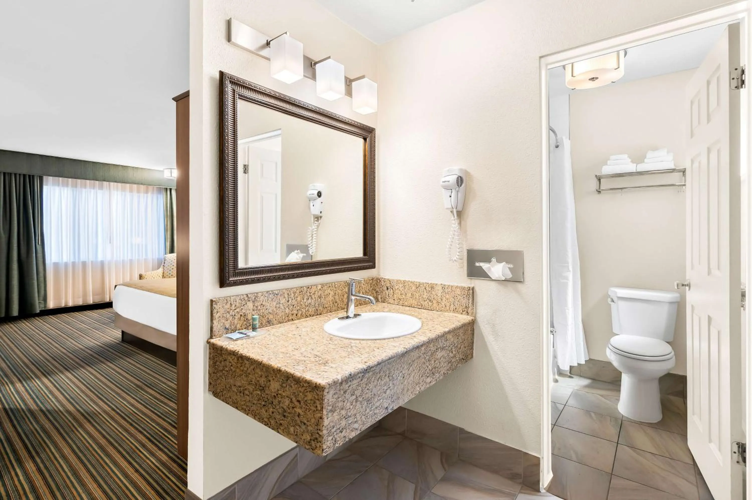 Bedroom in Best Western Paradise Inn