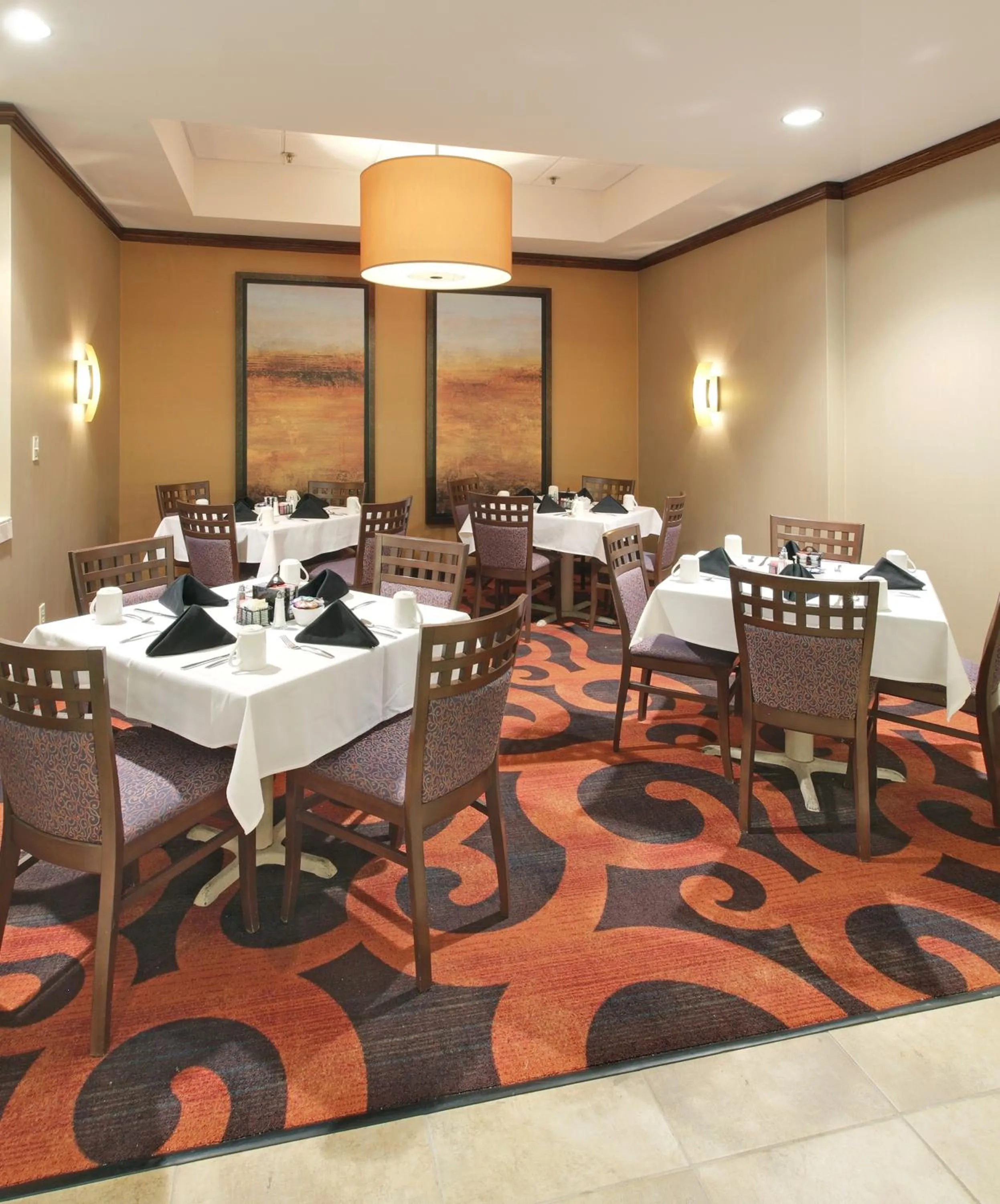 Restaurant/places to eat in Holiday Inn Springdale-Fayetteville Area by IHG