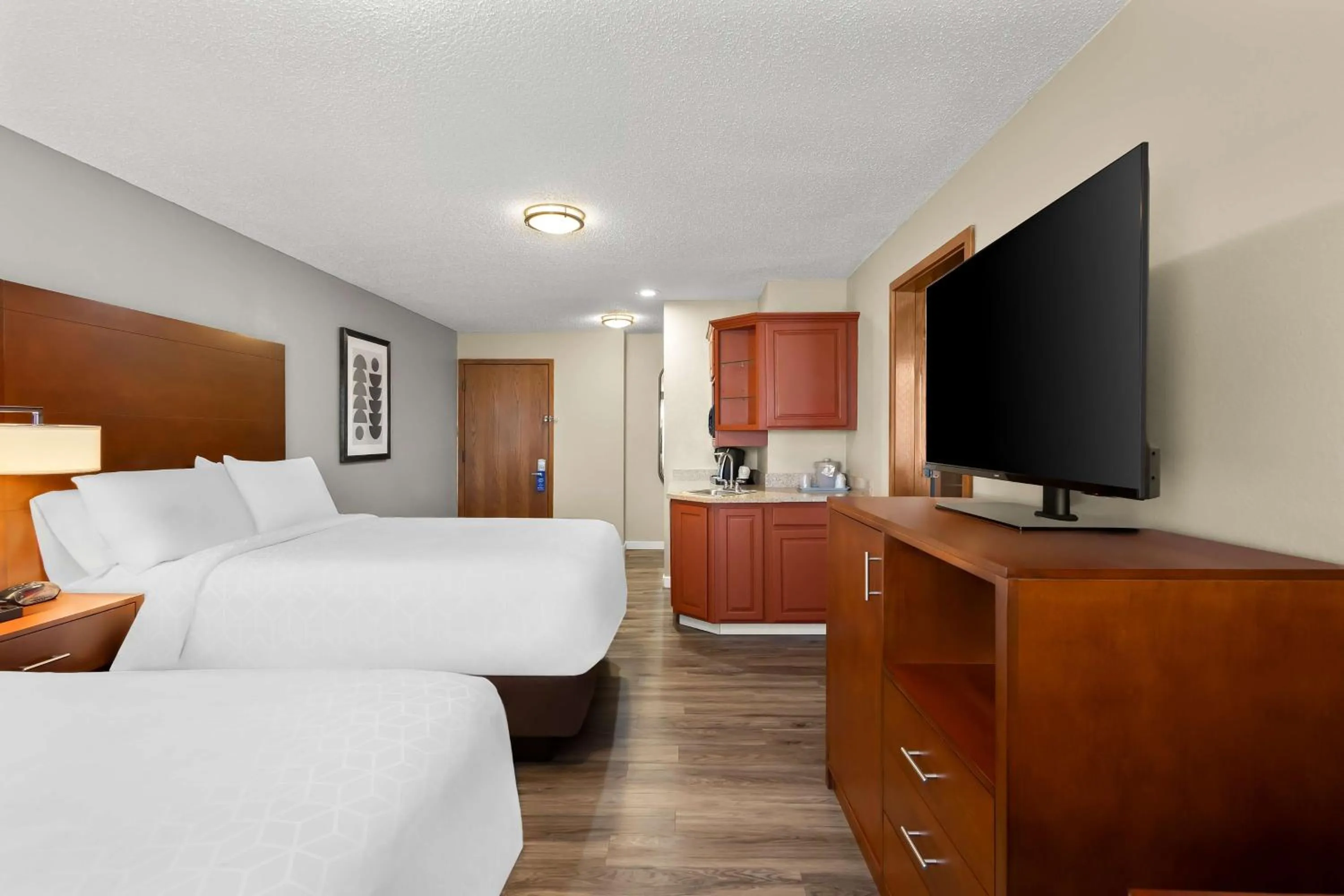 Photo of the whole room, Bed in SureStay Plus by Best Western Fremont I-69