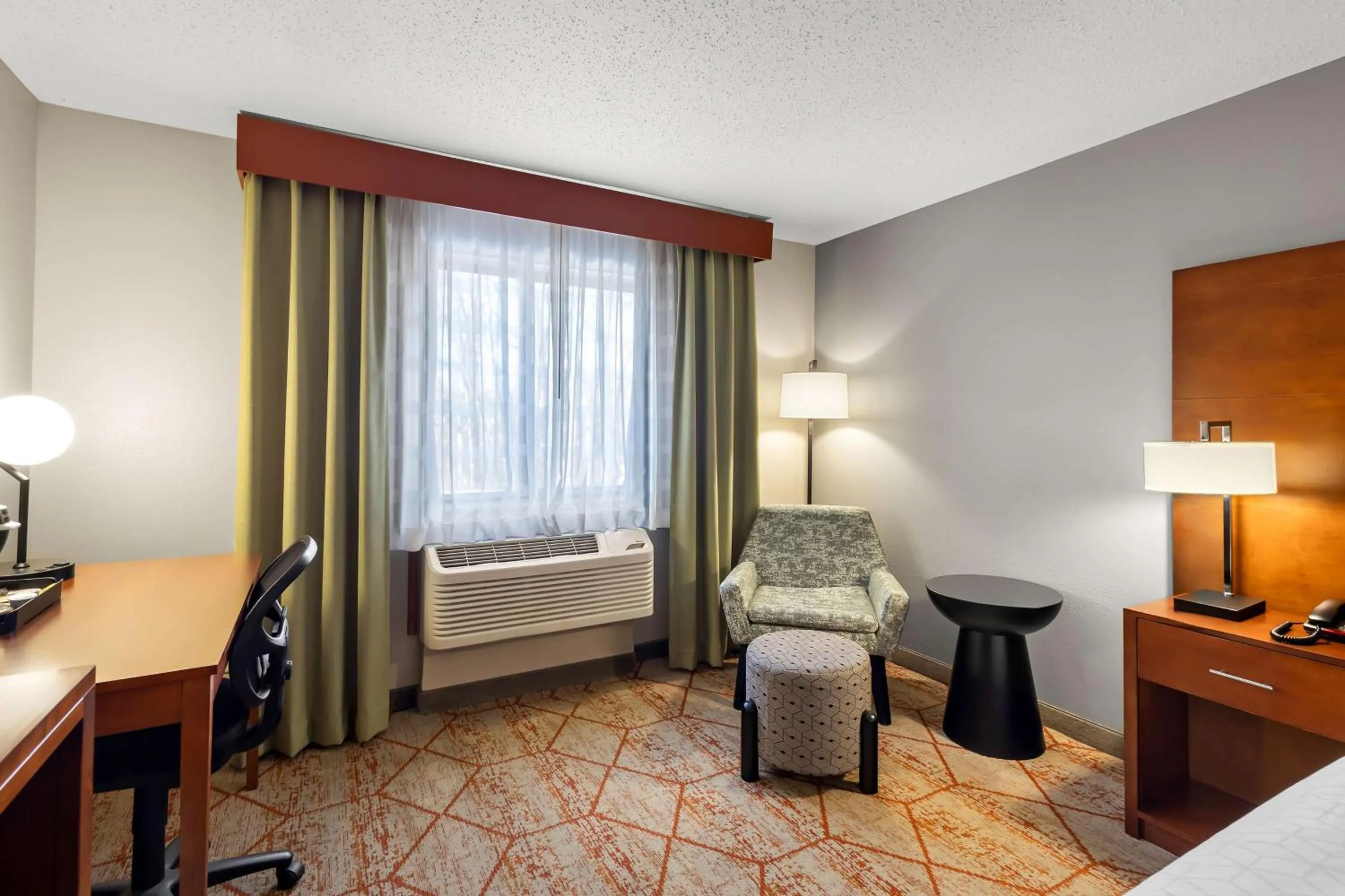 Bedroom, Bed in SureStay Plus by Best Western Fremont I-69