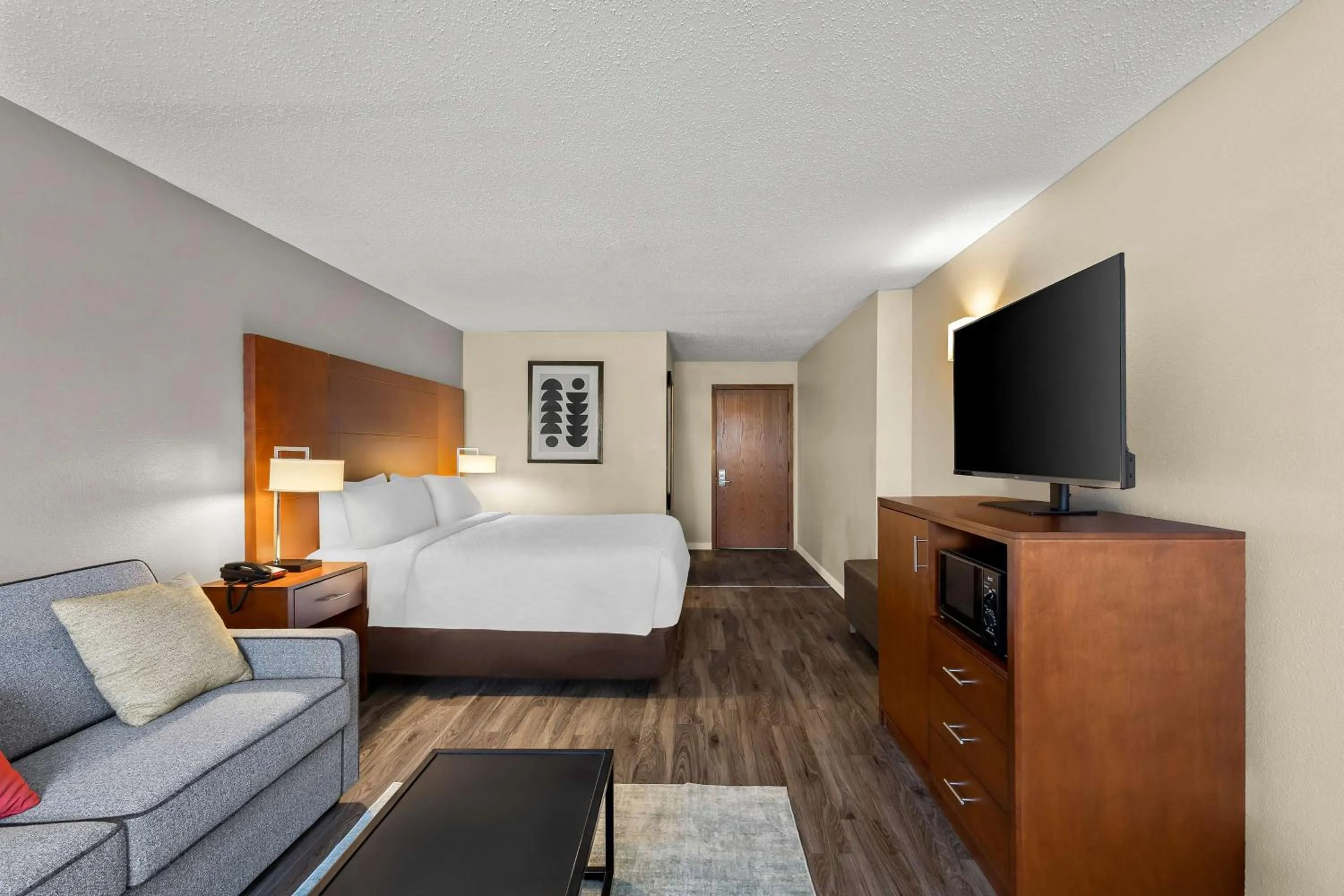 Bedroom, Bed in SureStay Plus by Best Western Fremont I-69