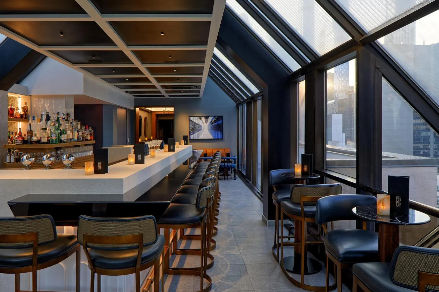 Lounge or bar in The Peninsula New York