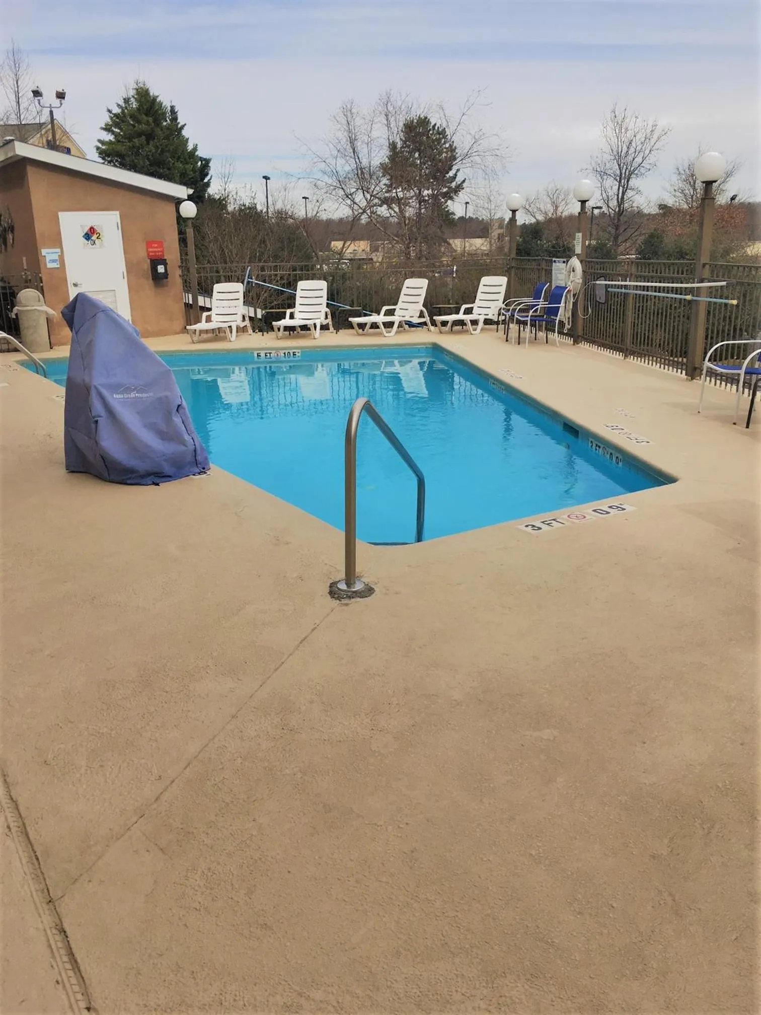Swimming pool in Comfort Inn & Suites Asheboro East