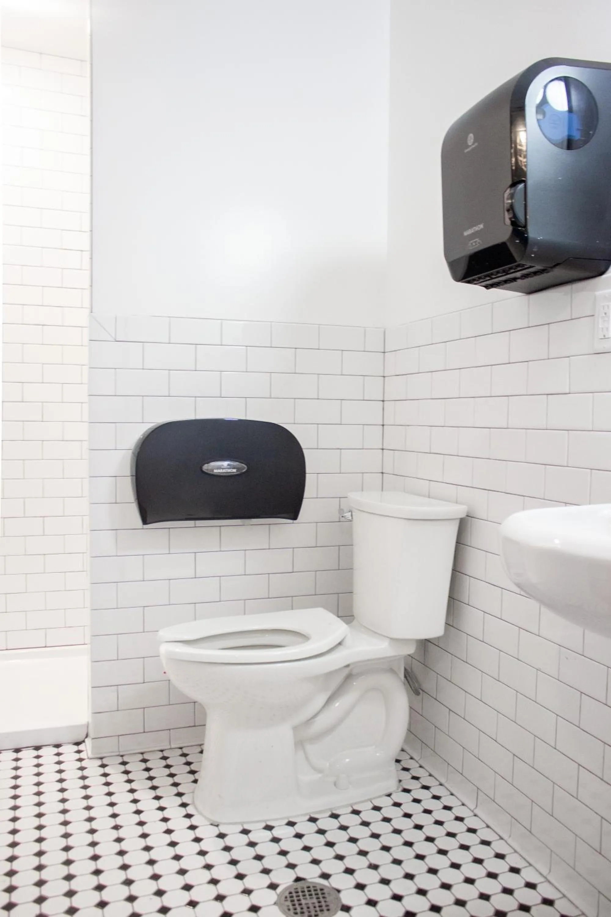 Toilet in 11th Avenue Hostel