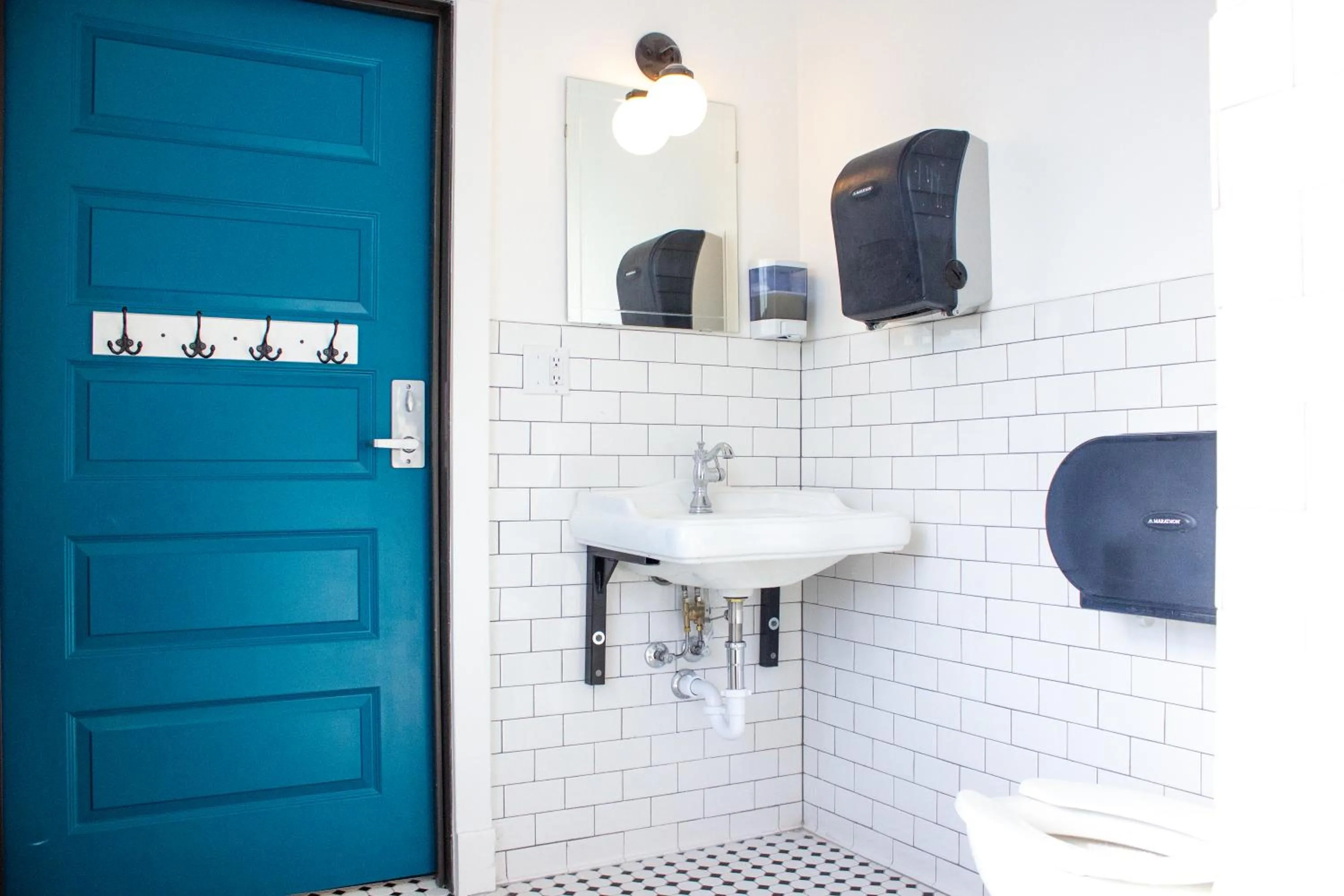 Bathroom in 11th Avenue Hostel