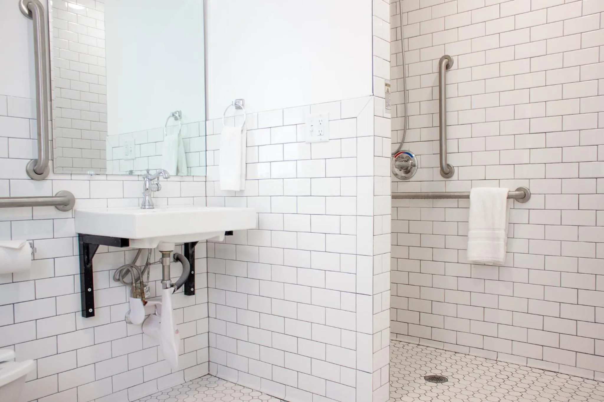 Bathroom in 11th Avenue Hostel