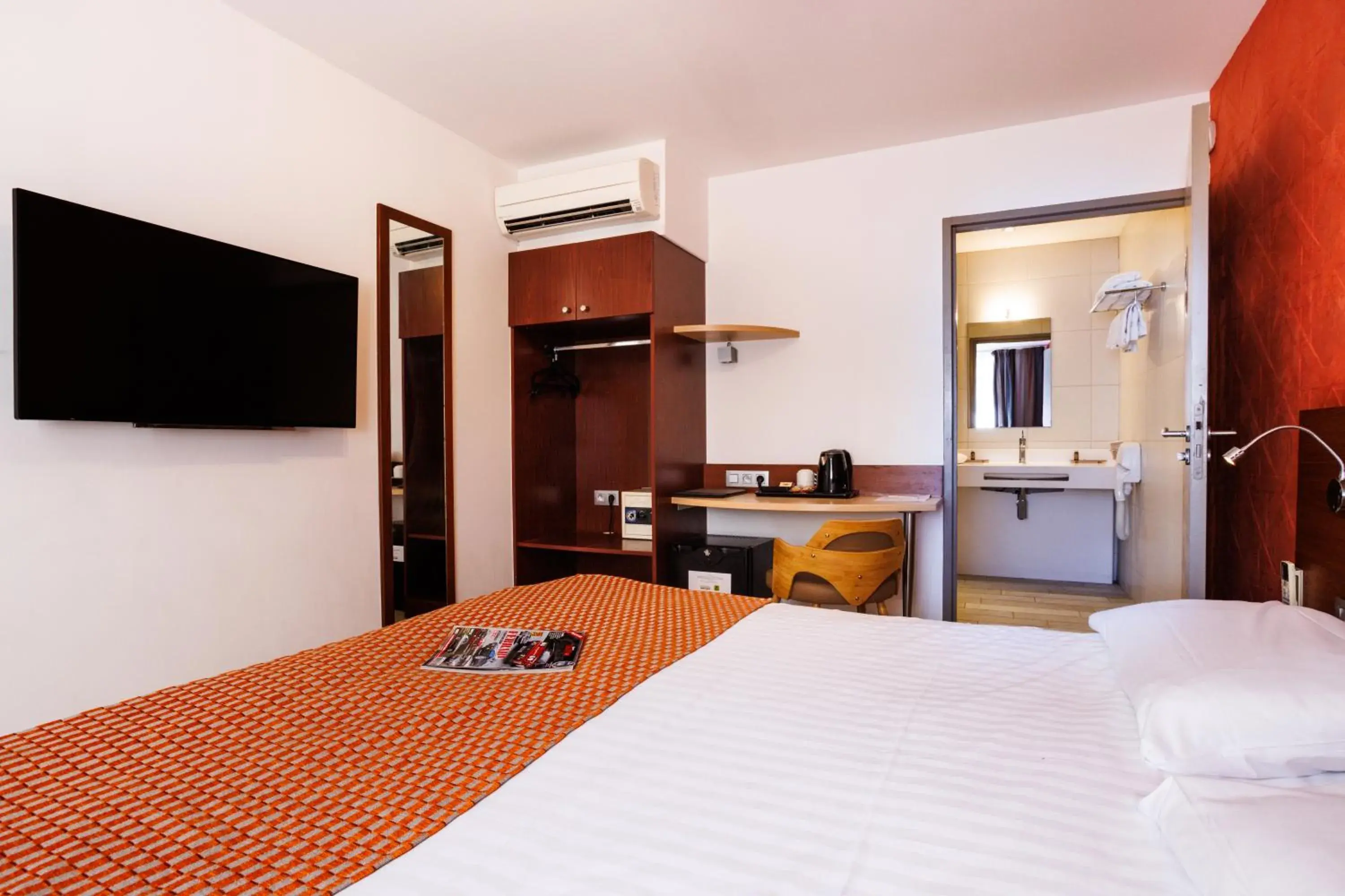 Double Room on Ground Floor with Wheelchair Access in Hotel SPA Plage St Jean Double Room on Ground Floor with Wheelchair Access in Hotel SPA Plage St Jean
