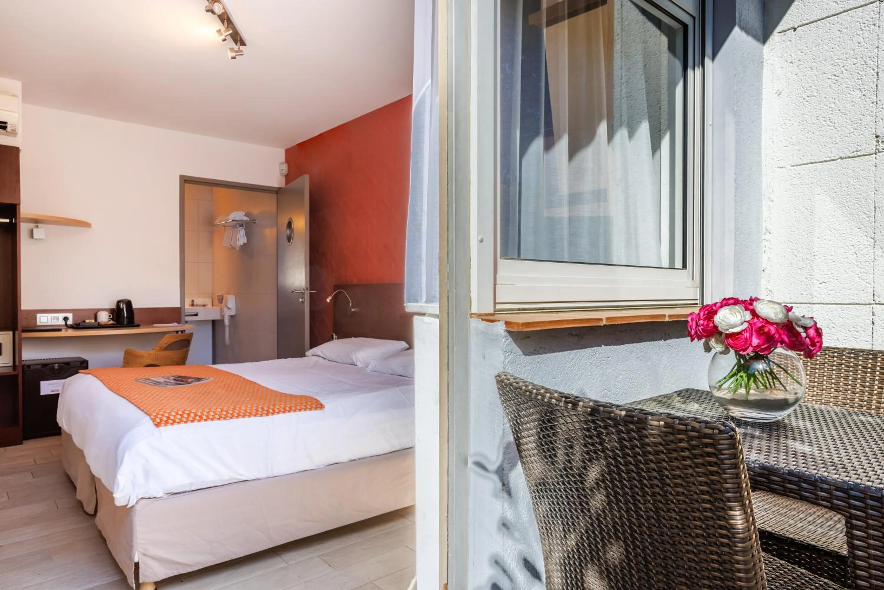 Balcony/Terrace, Bed in Hotel SPA Plage St Jean