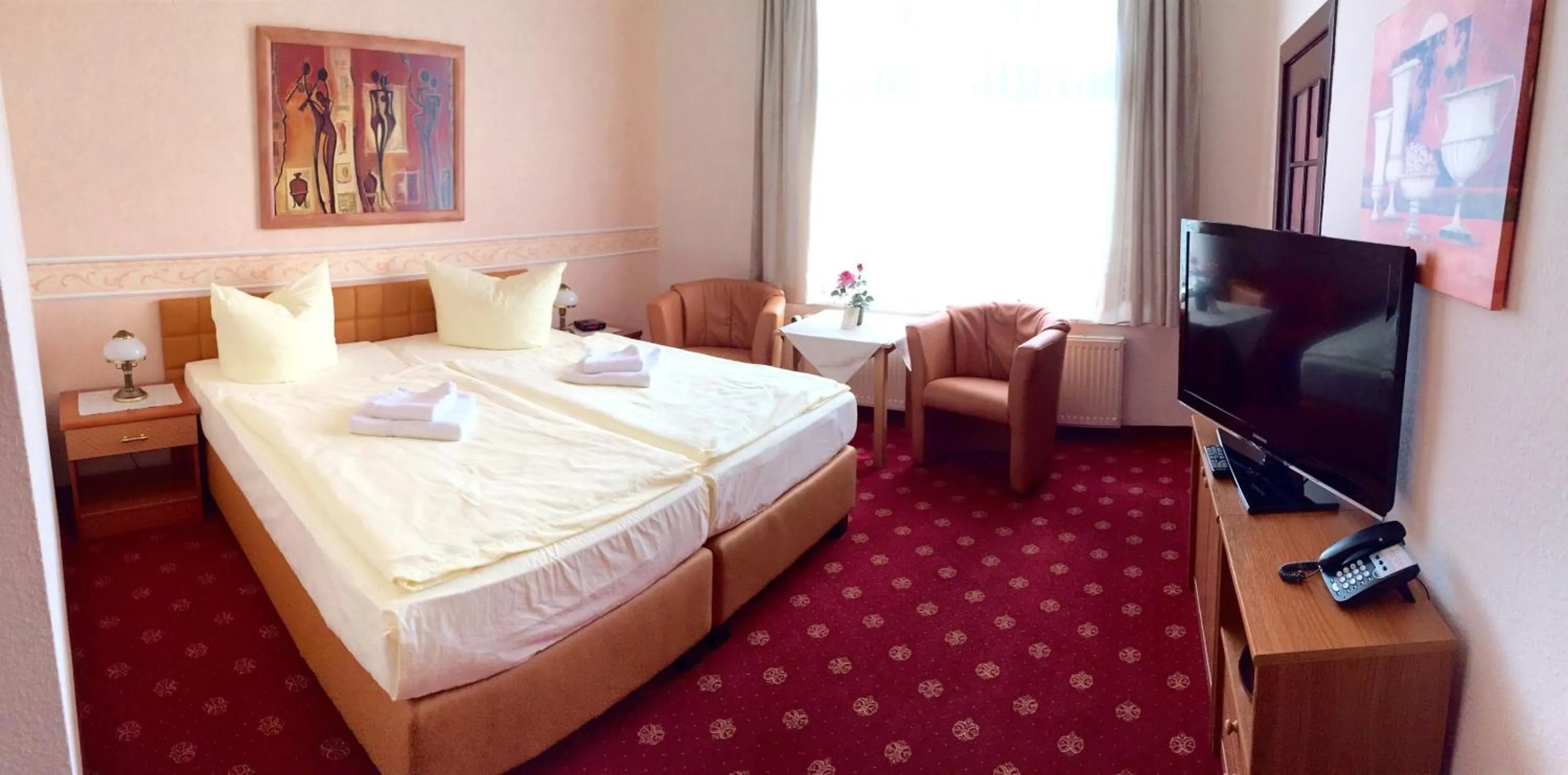 Photo of the whole room, Bed in Hotel & Pension Villa Camenz
