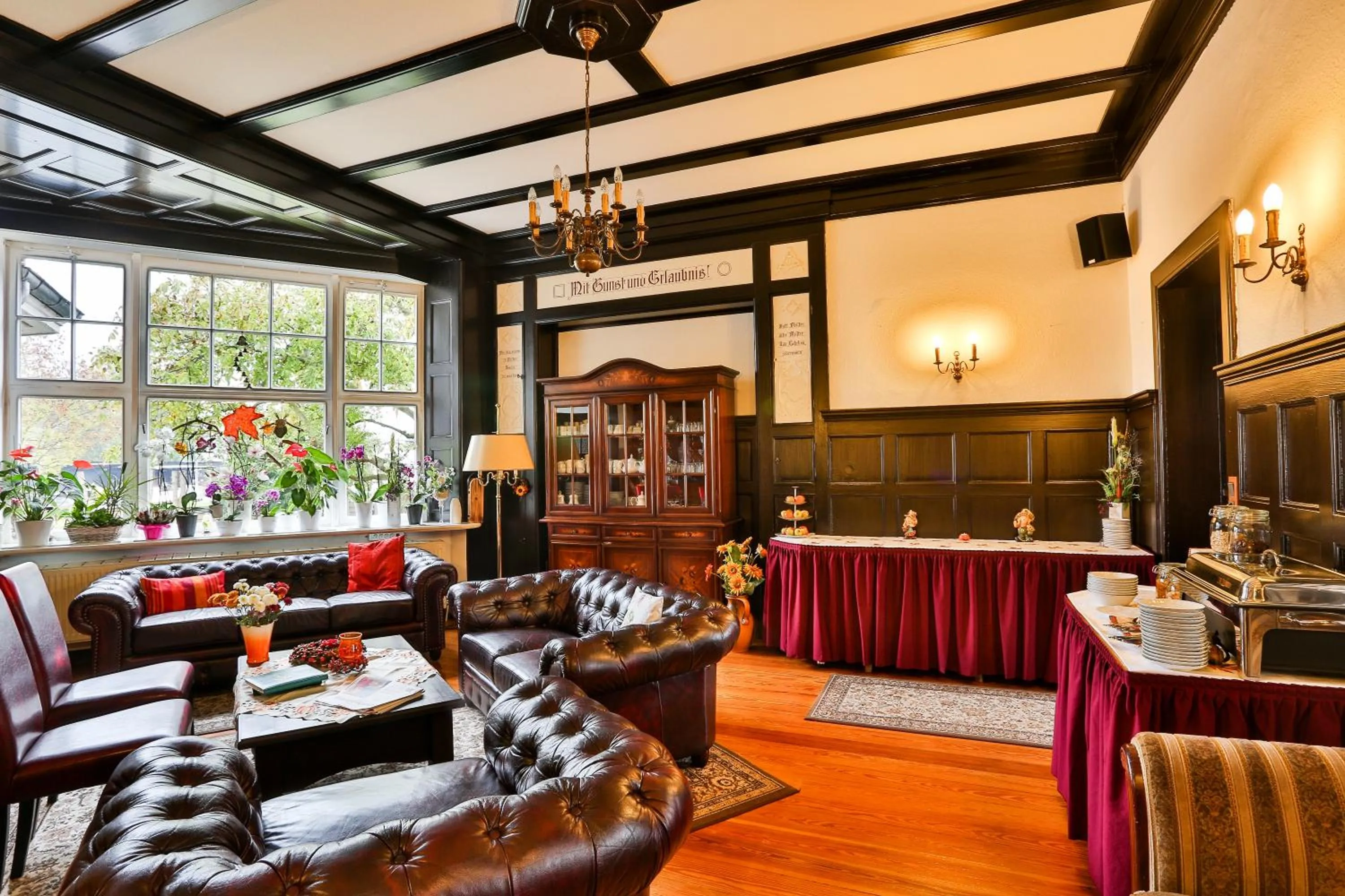 Communal lounge/ TV room in Hotel & Pension Villa Camenz