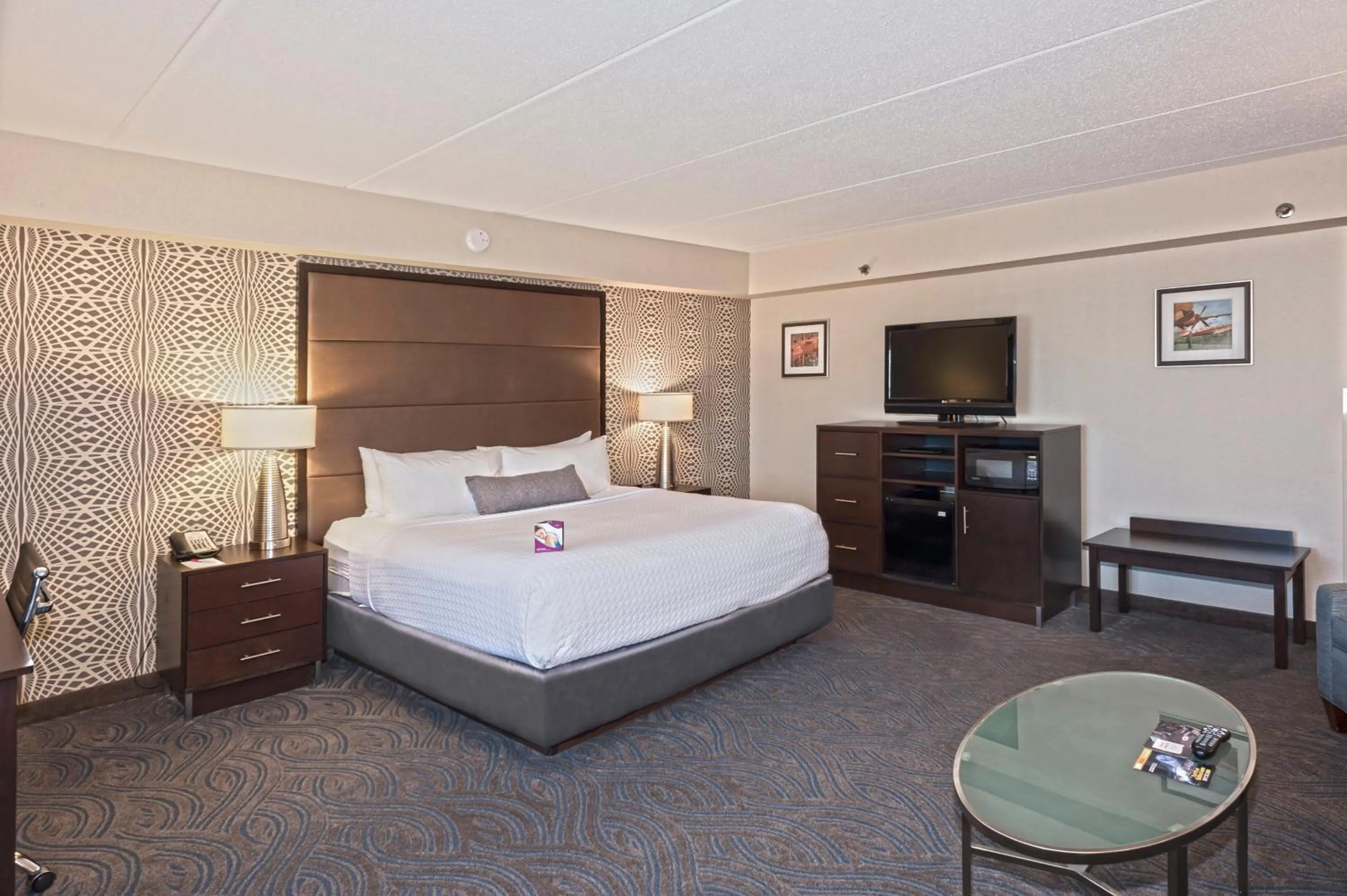 Photo of the whole room, Bed in Crowne Plaza Suites MSP Airport - Mall of America by IHG