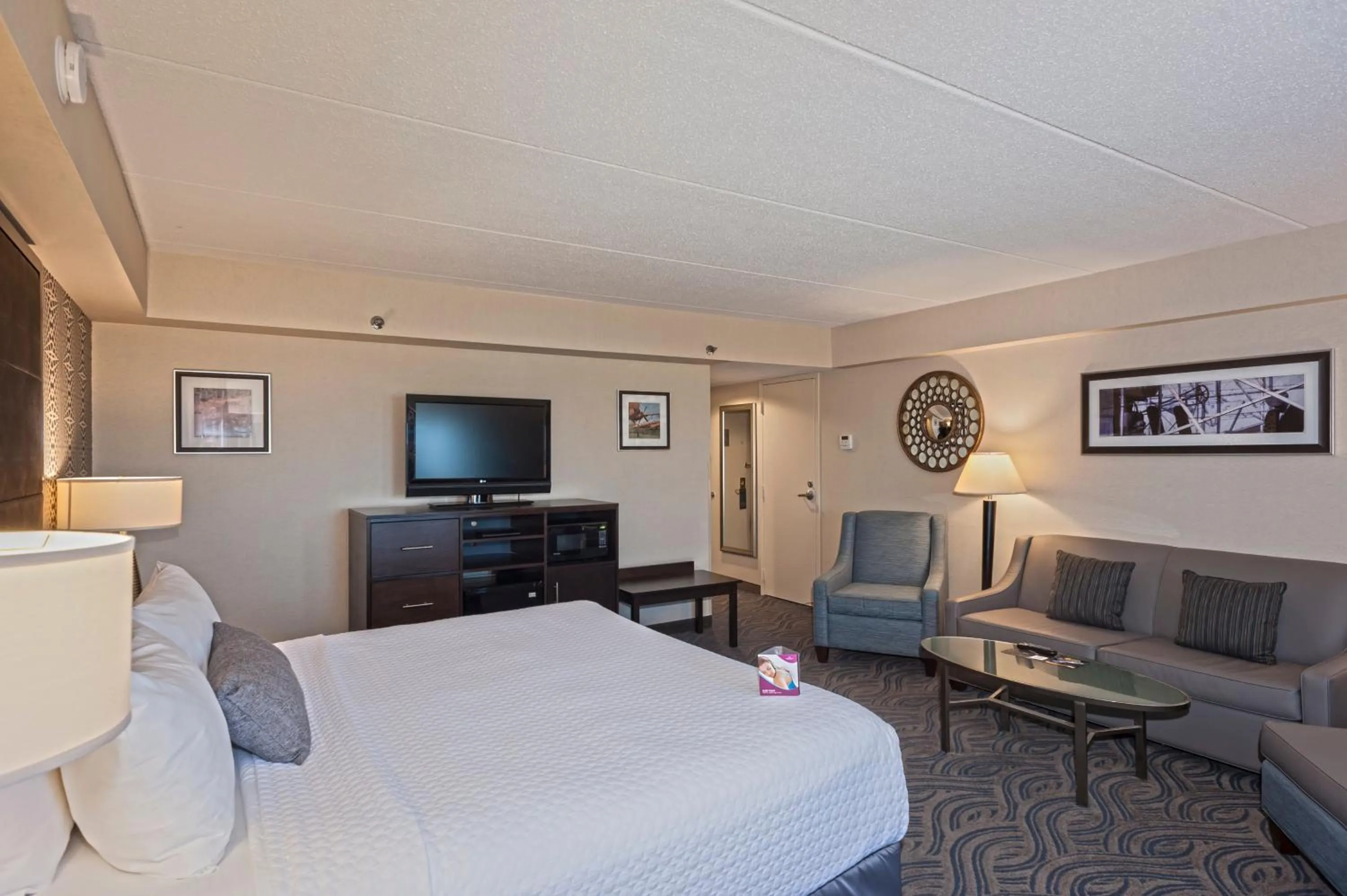 Photo of the whole room, Bed in Crowne Plaza Suites MSP Airport - Mall of America by IHG