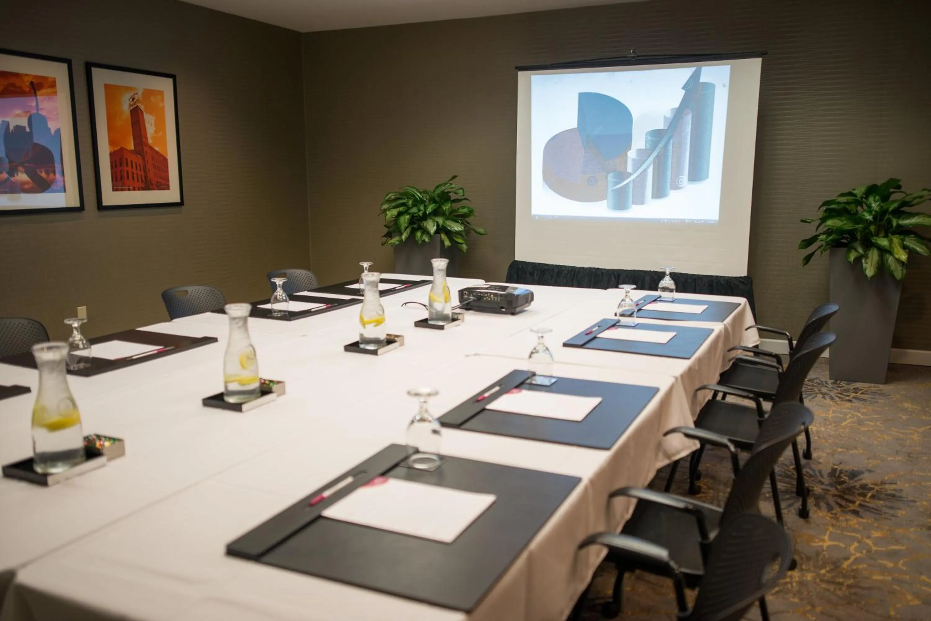 Meeting/conference room in Crowne Plaza Suites MSP Airport - Mall of America by IHG
