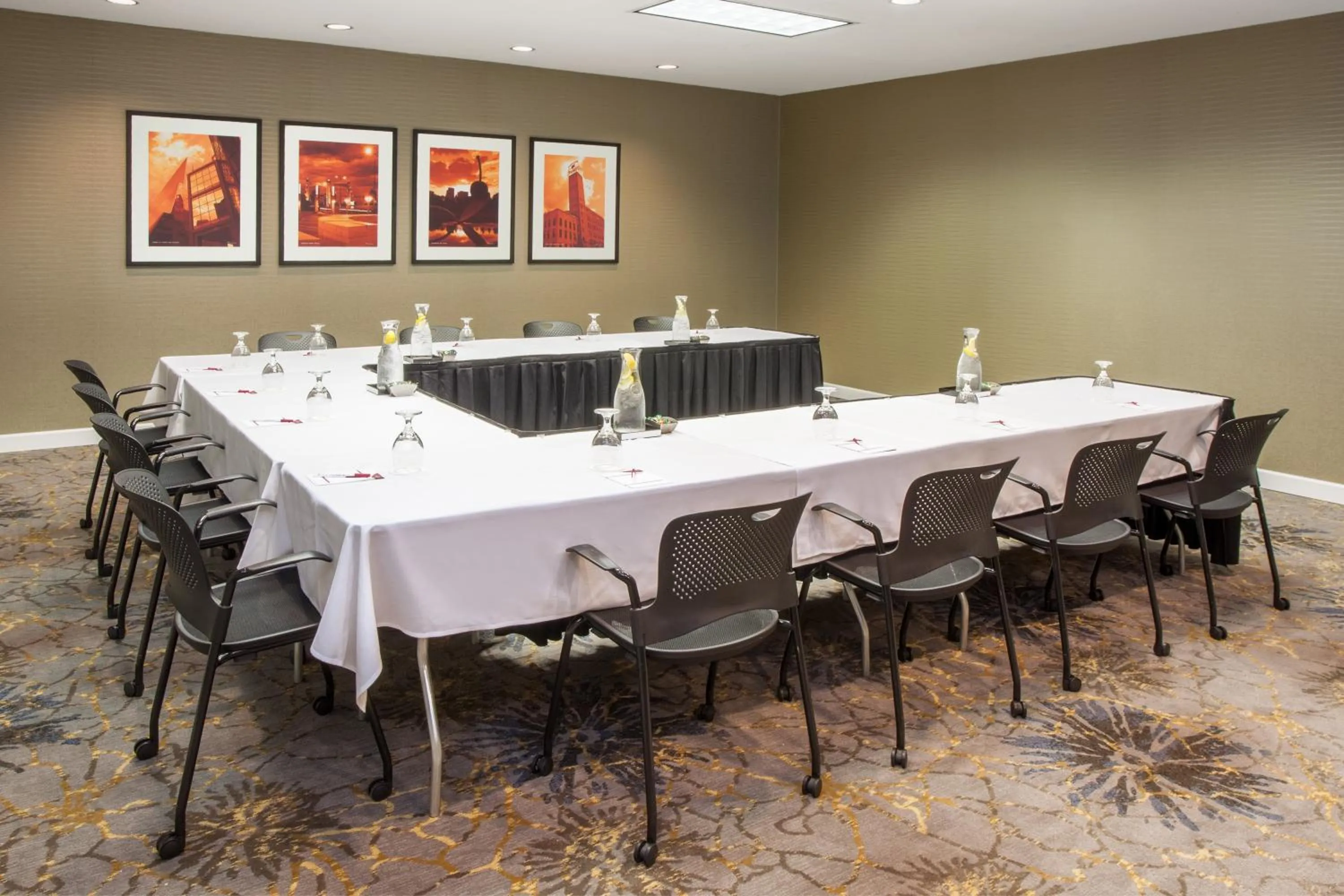 Meeting/conference room in Crowne Plaza Suites MSP Airport - Mall of America by IHG
