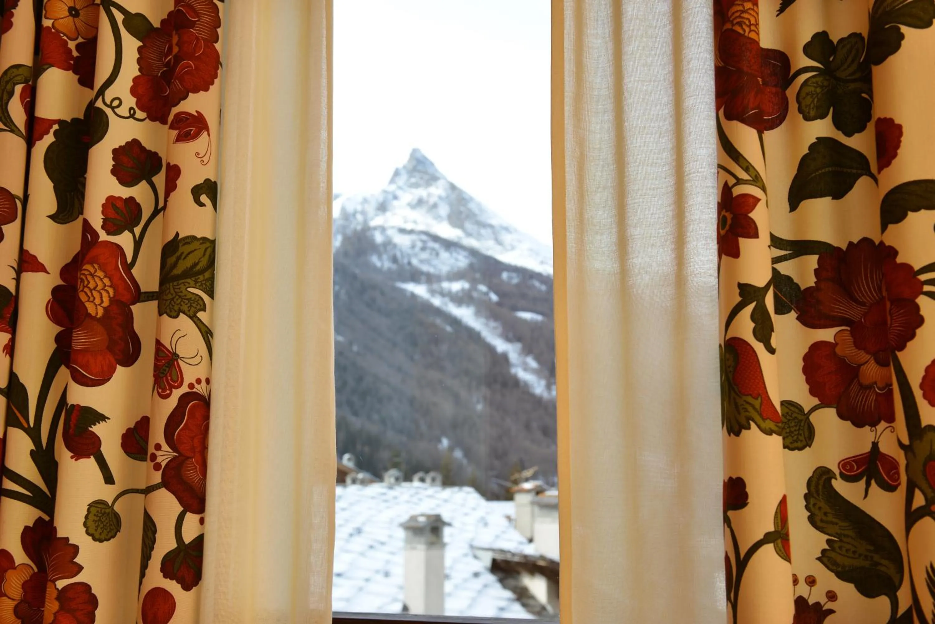 Mountain view in Hotel Du Grand Paradis - 1899 Auberge Boutique