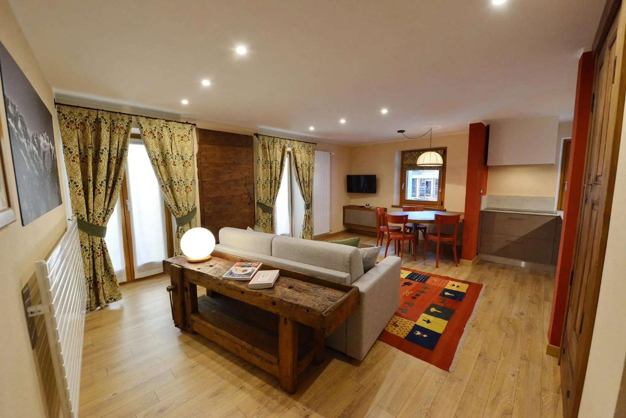 Living room, Bed in Hotel Du Grand Paradis - 1899 Auberge Boutique