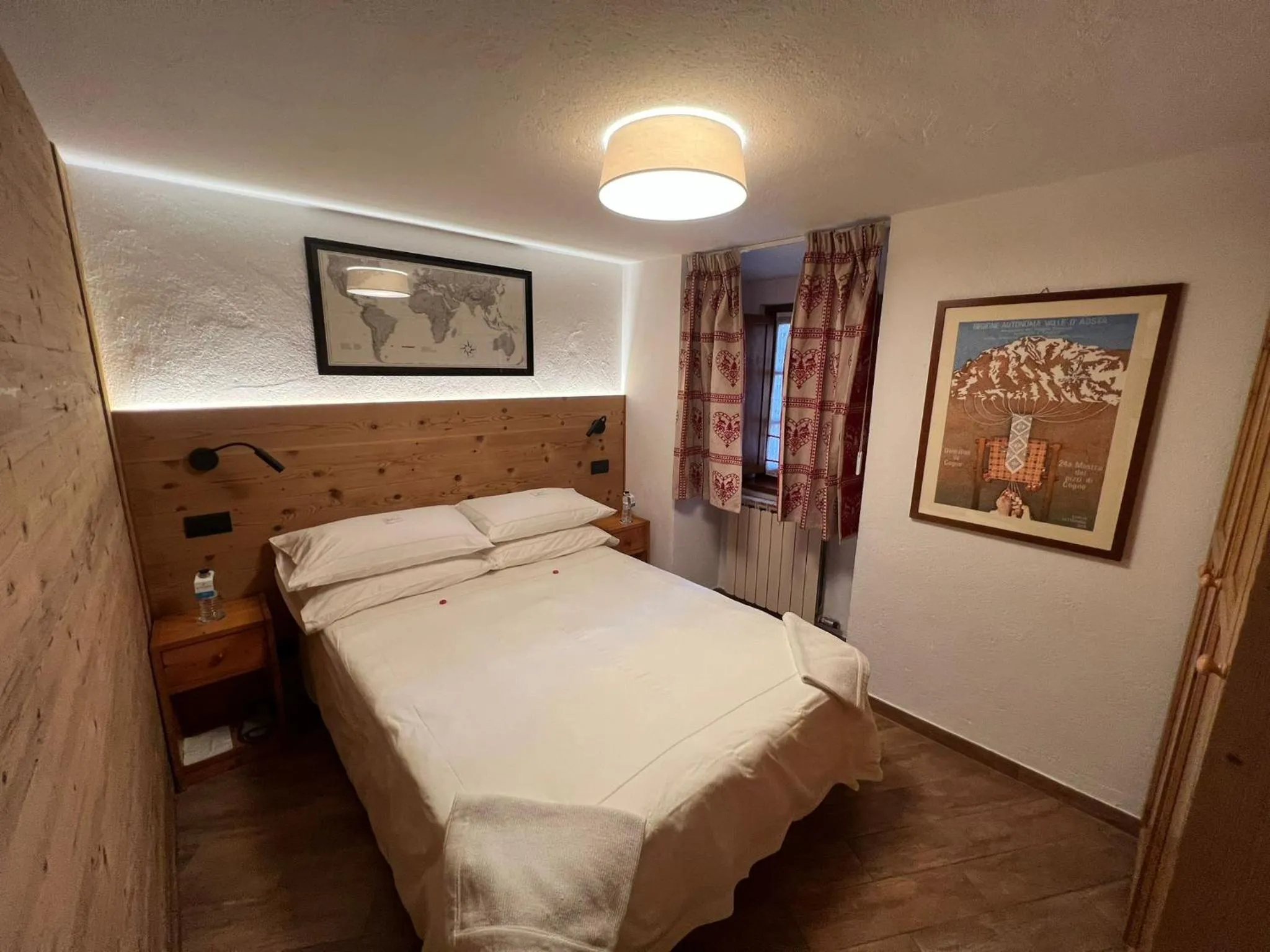 Bed in Hotel Du Grand Paradis - 1899 Auberge Boutique