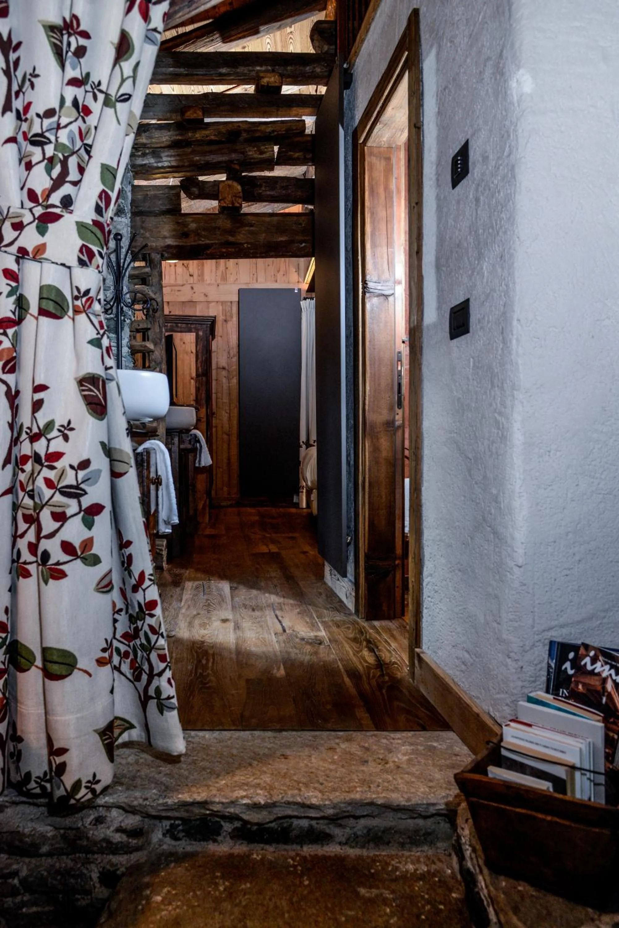 Photo of the whole room, Bed in Hotel Du Grand Paradis - 1899 Auberge Boutique