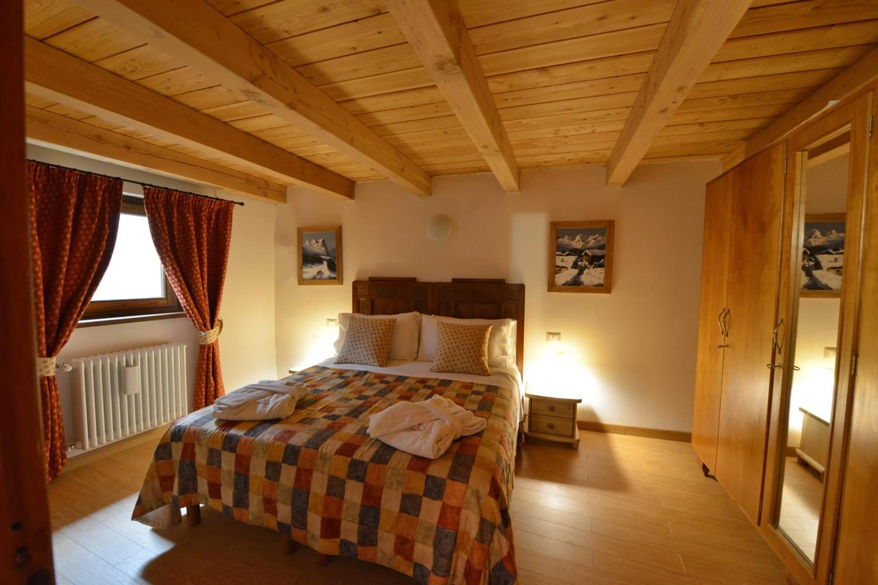 Photo of the whole room, Bed in Hotel Du Grand Paradis - 1899 Auberge Boutique