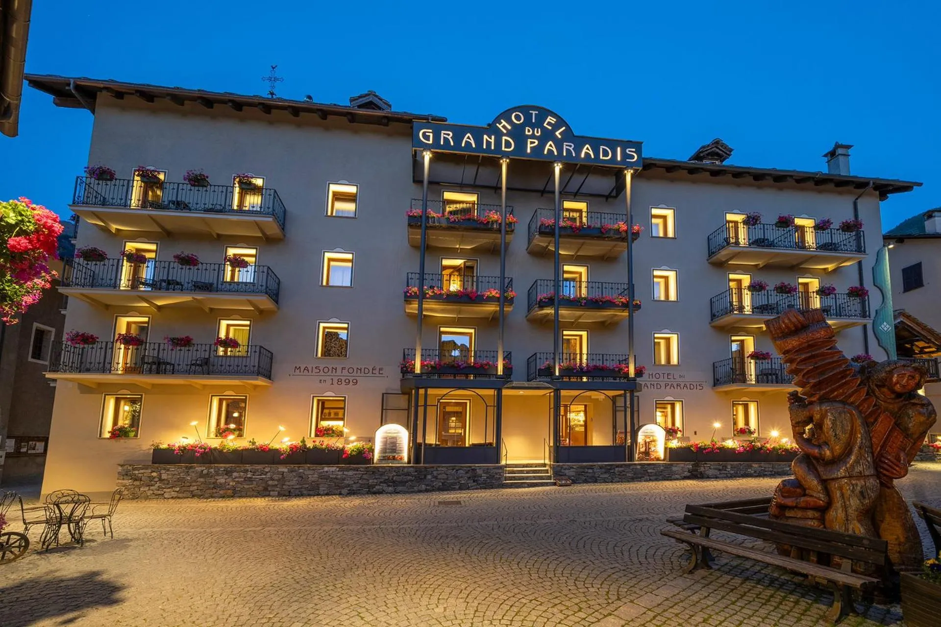 Property building in Hotel Du Grand Paradis - 1899 Auberge Boutique
