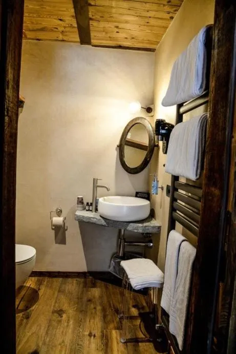 Bathroom in Hotel Du Grand Paradis - 1899 Auberge Boutique