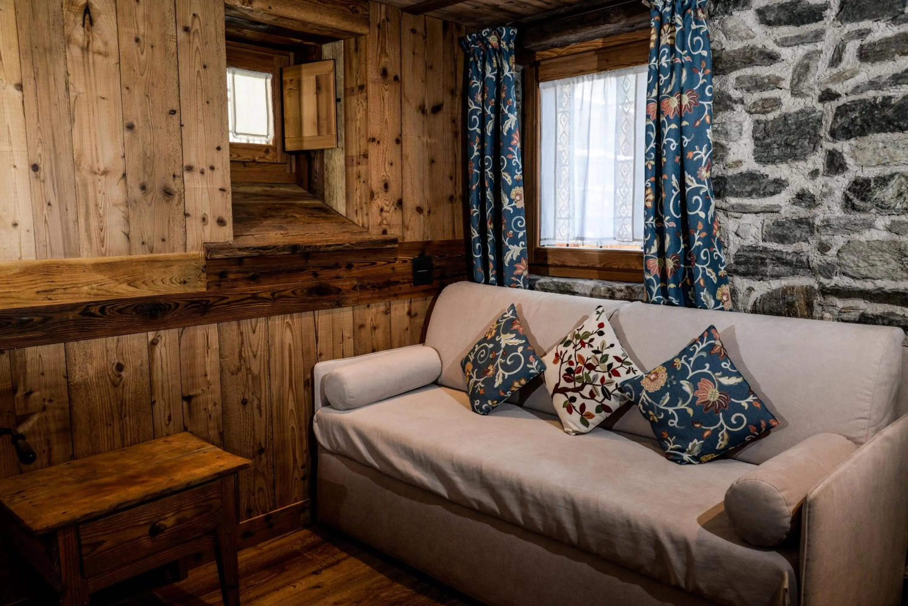 Bed in Hotel Du Grand Paradis - 1899 Auberge Boutique