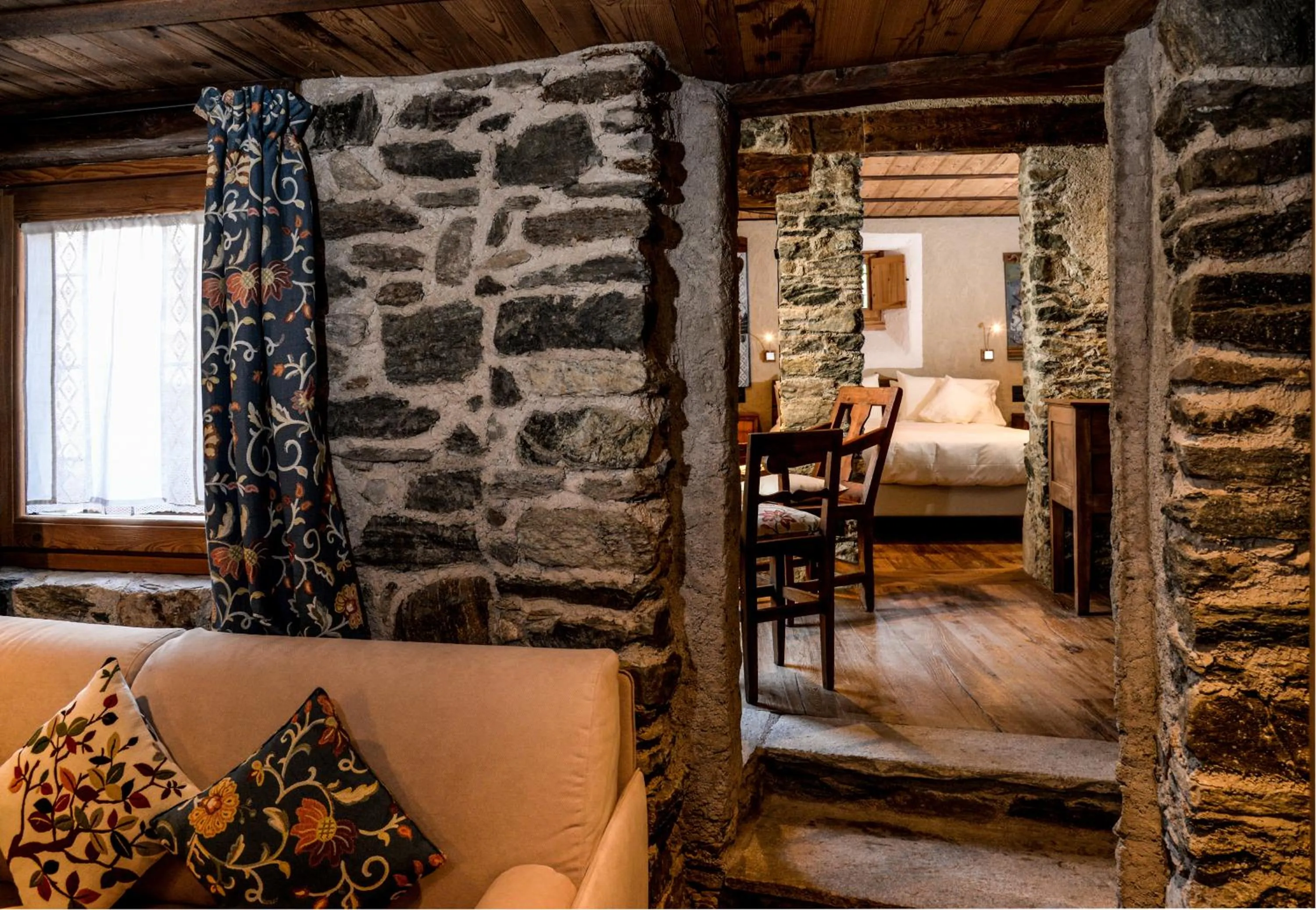 Bed in Hotel Du Grand Paradis - 1899 Auberge Boutique