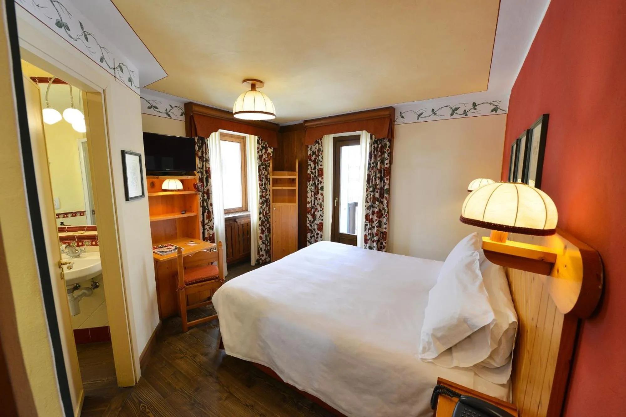 Bed in Hotel Du Grand Paradis - 1899 Auberge Boutique