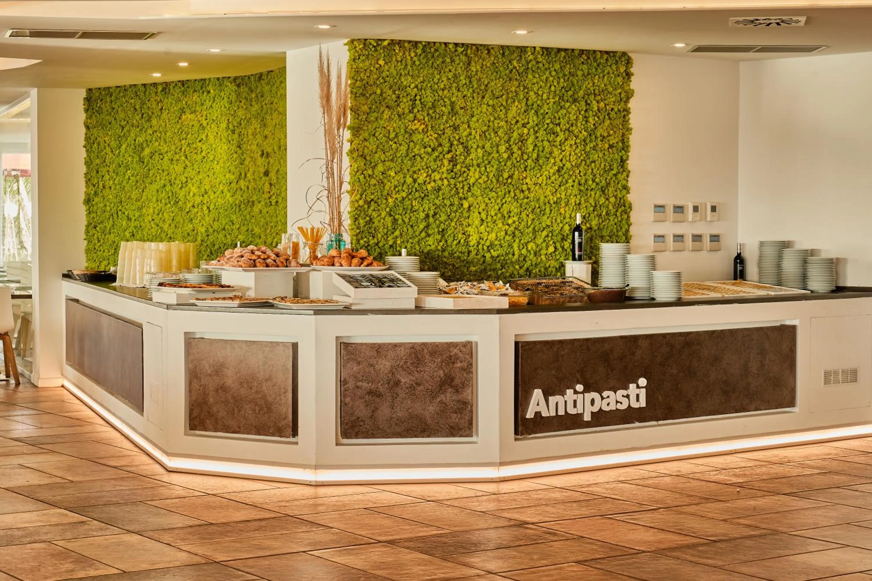 Restaurant/places to eat in Club Esse Roccaruja