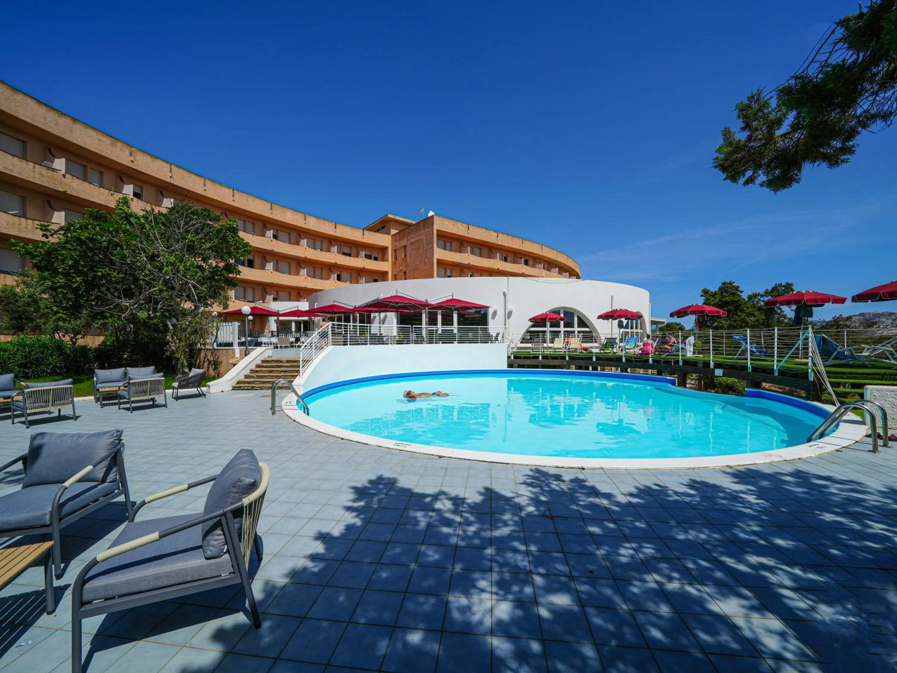 Swimming pool in Club Esse Roccaruja