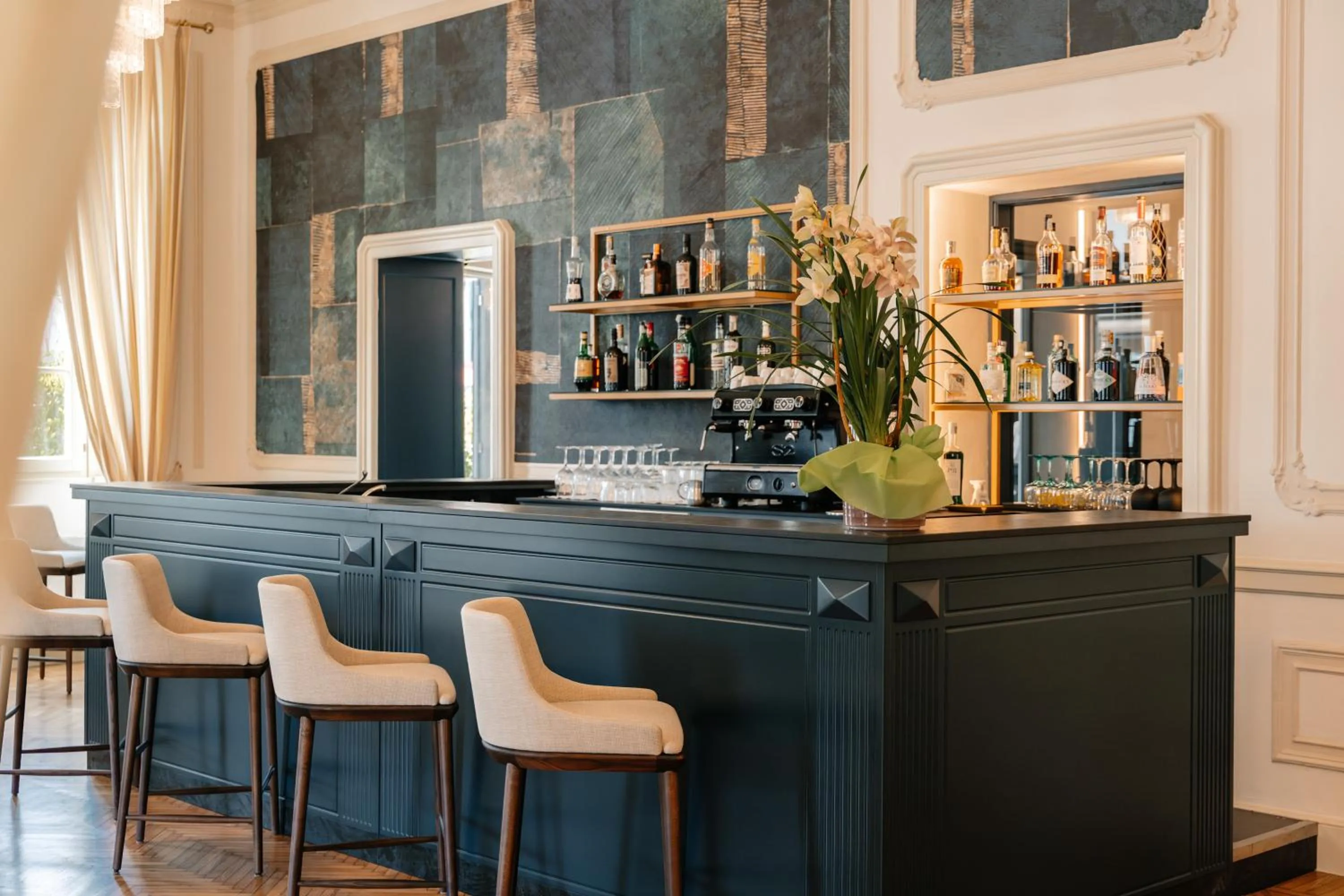 Lounge or bar in Hotel Ghiffa