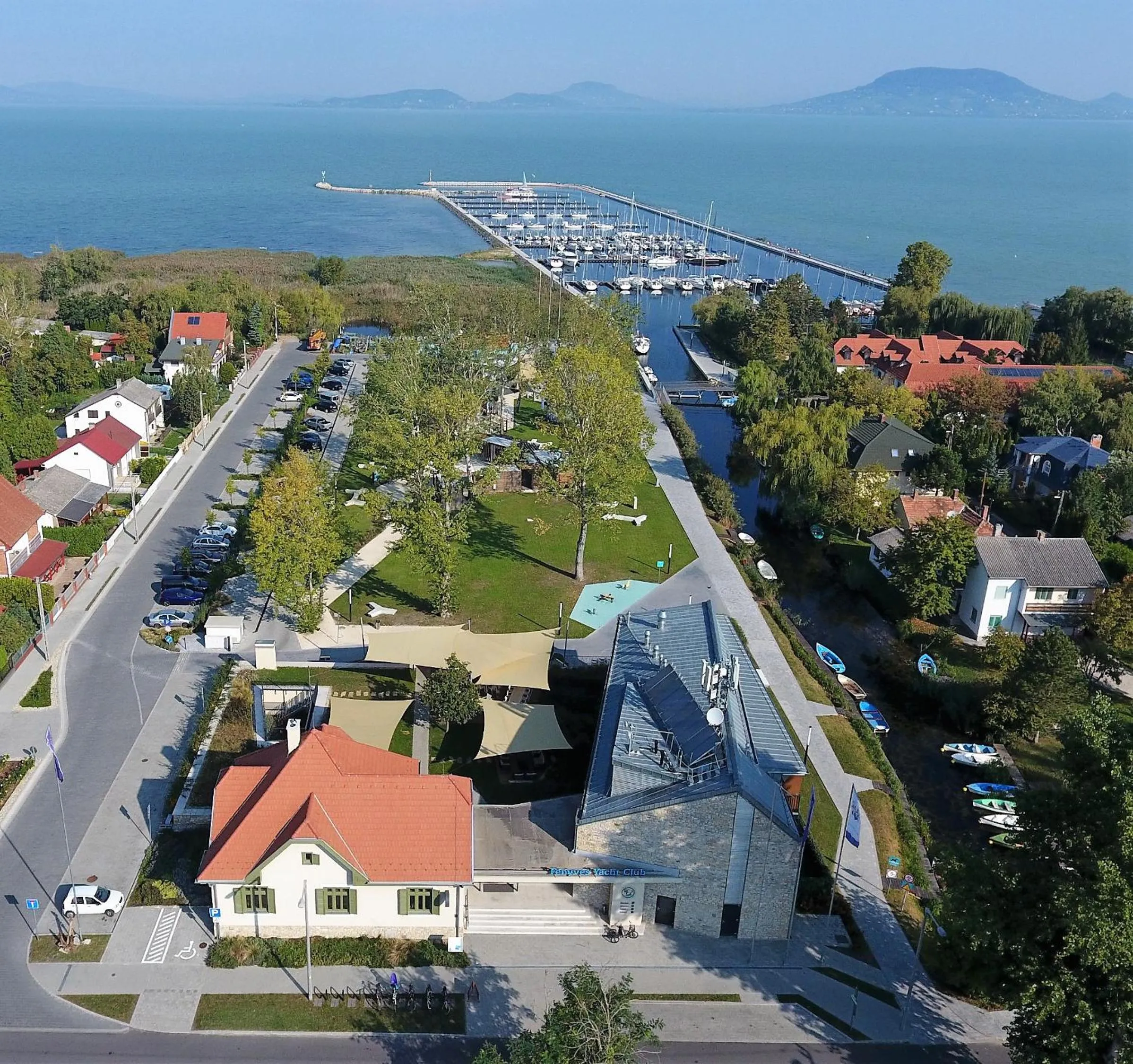 Fenyves Yacht Club Superior