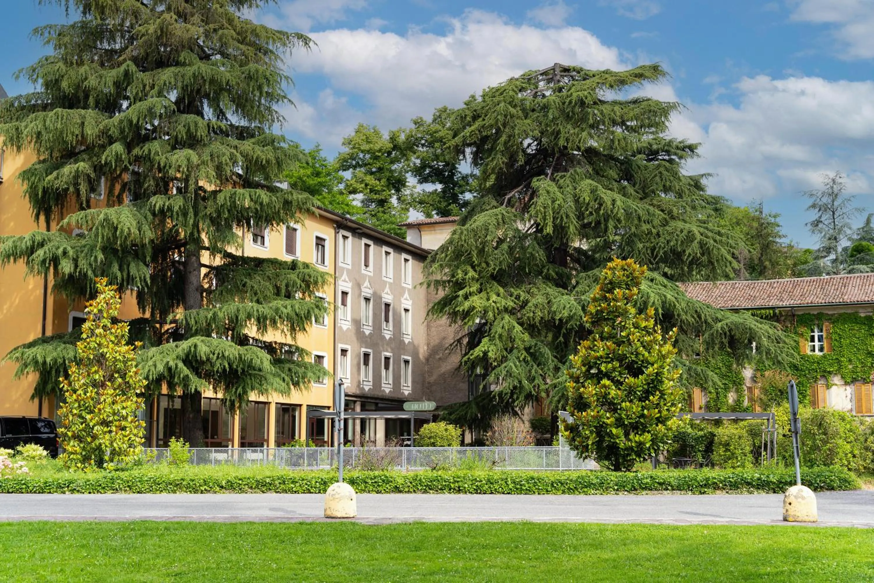 Property building in Hotel San Pancrazio